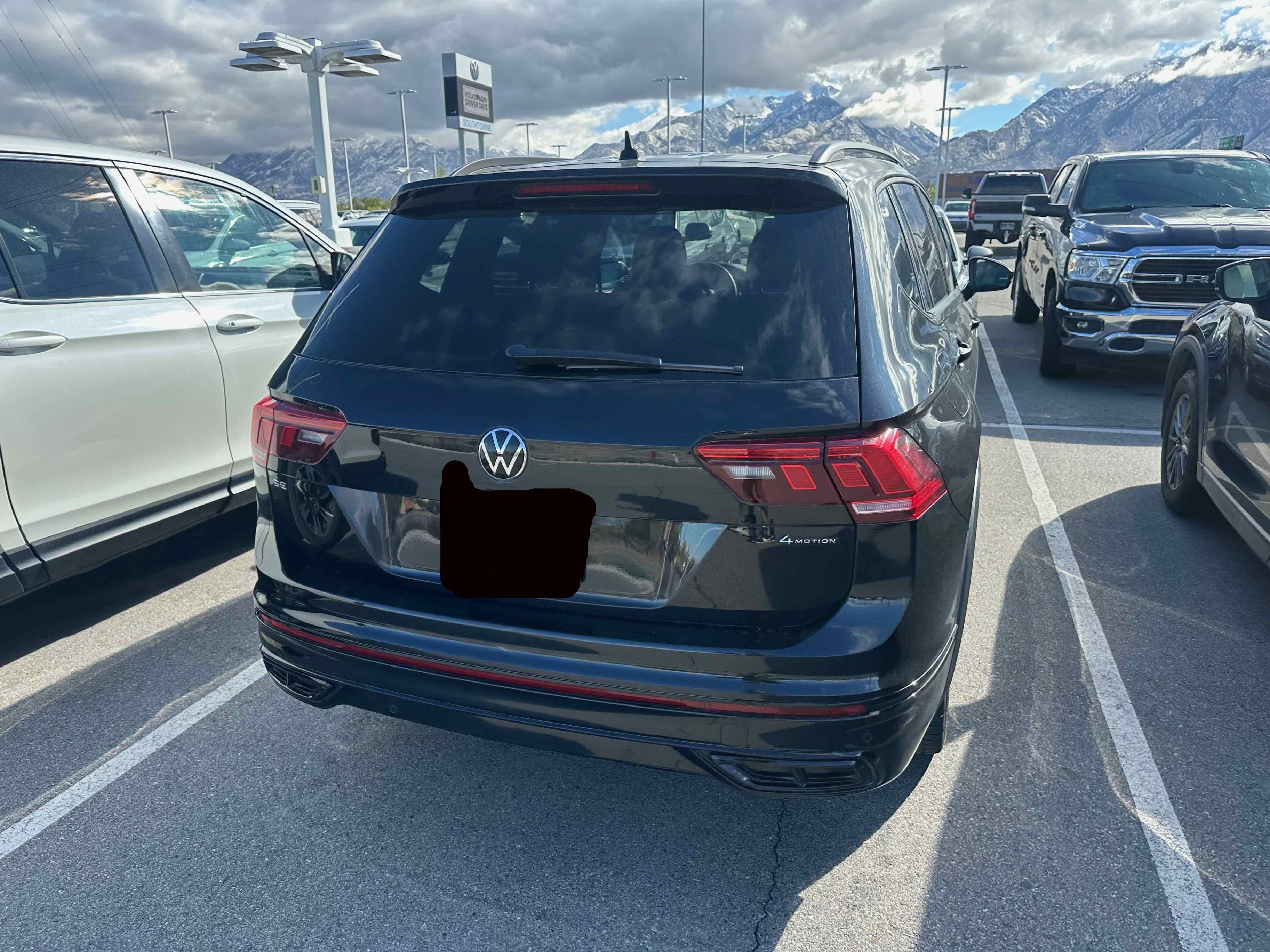 2022 Volkswagen Tiguan SE R-Line Black