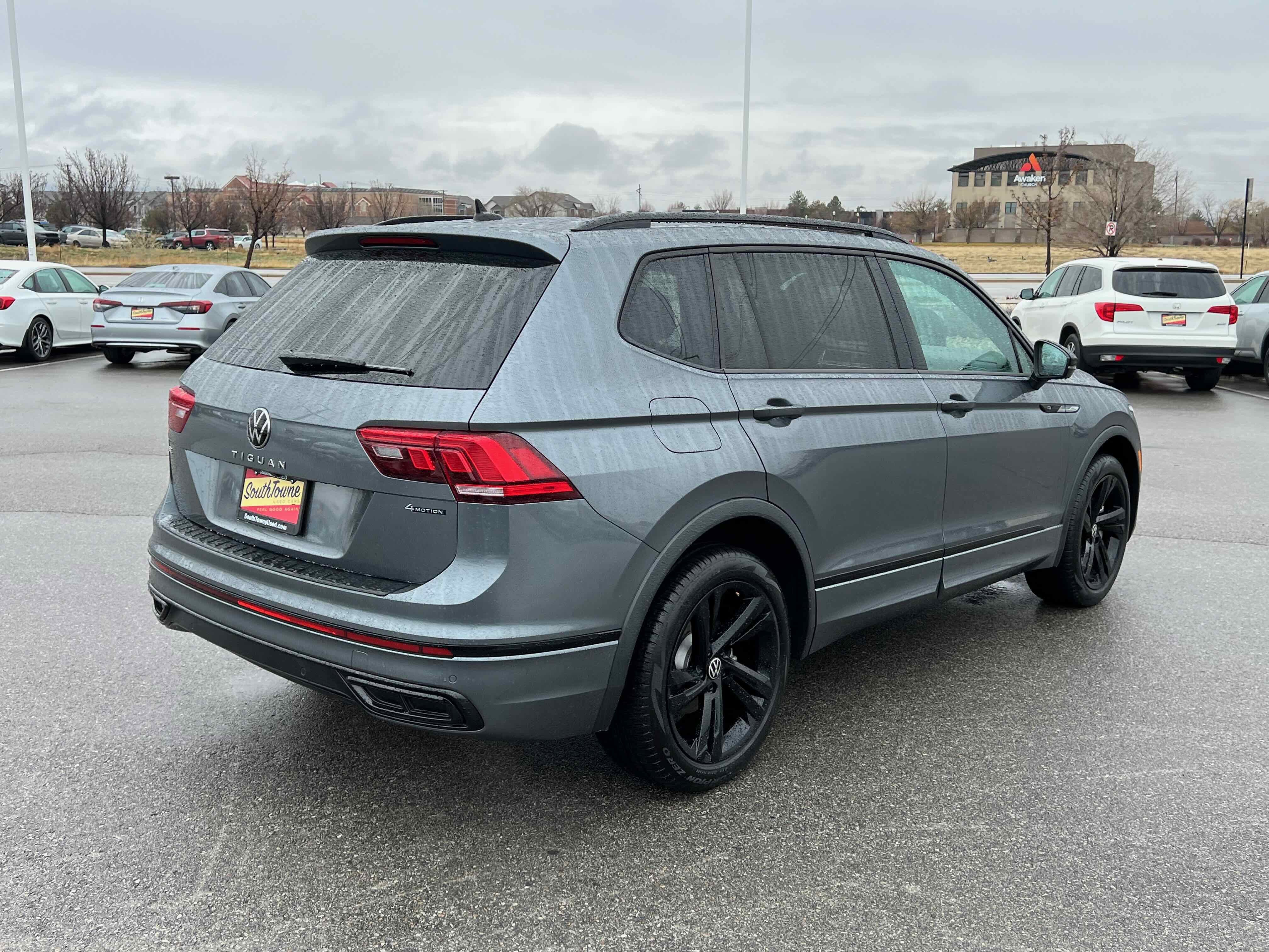 2023 Volkswagen Tiguan SE R-Line Black