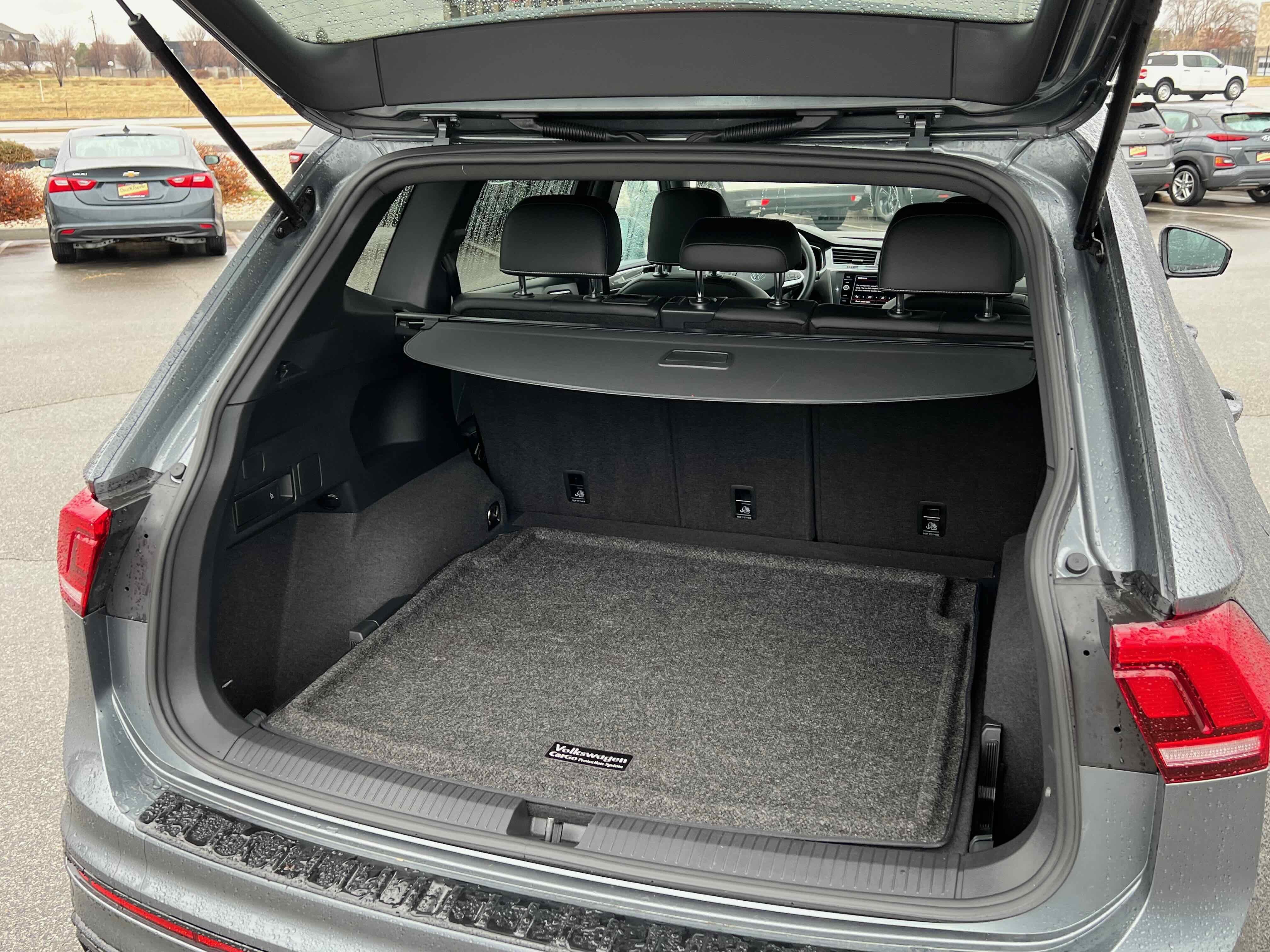 2023 Volkswagen Tiguan SE R-Line Black