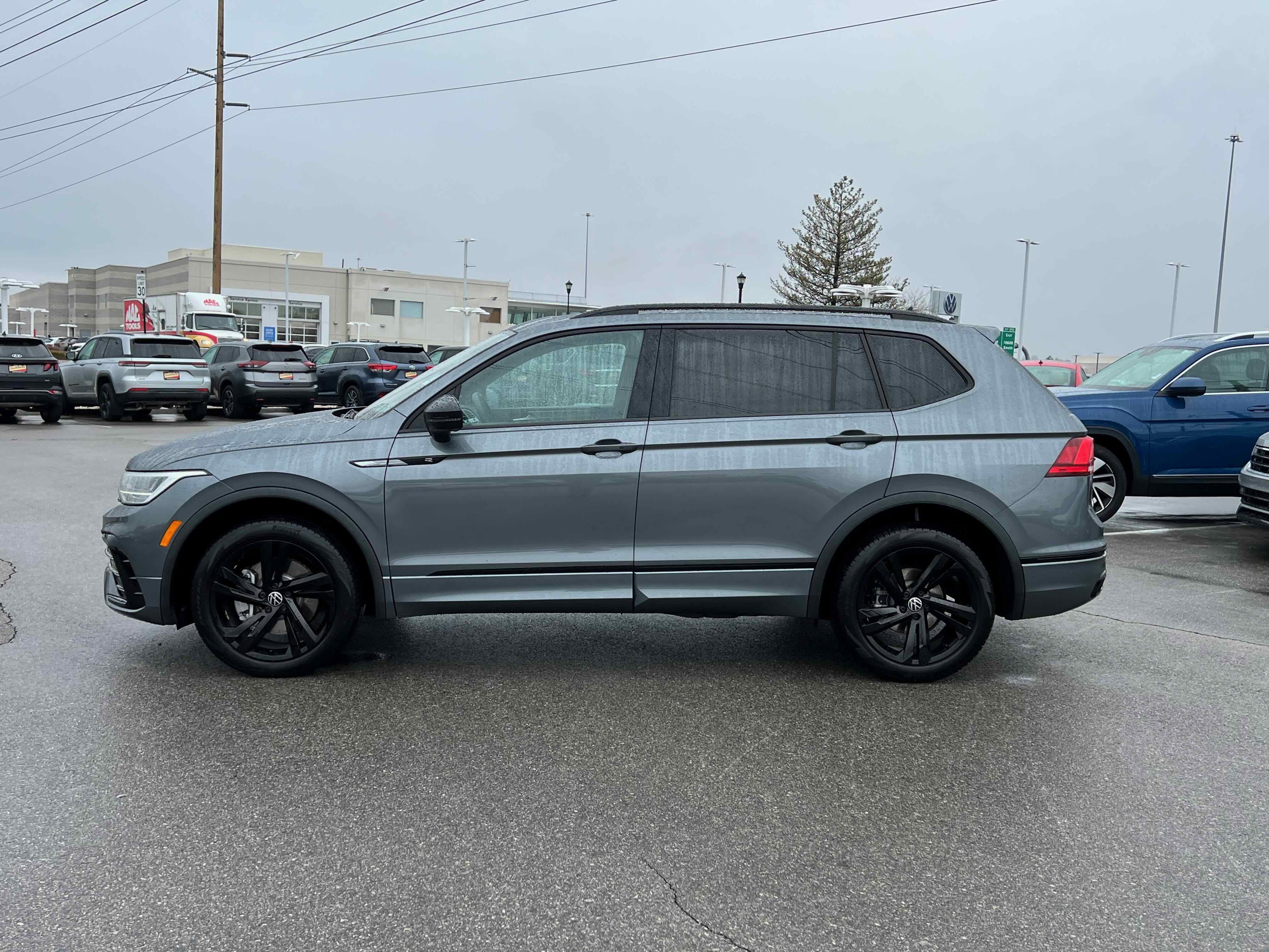 2023 Volkswagen Tiguan SE R-Line Black