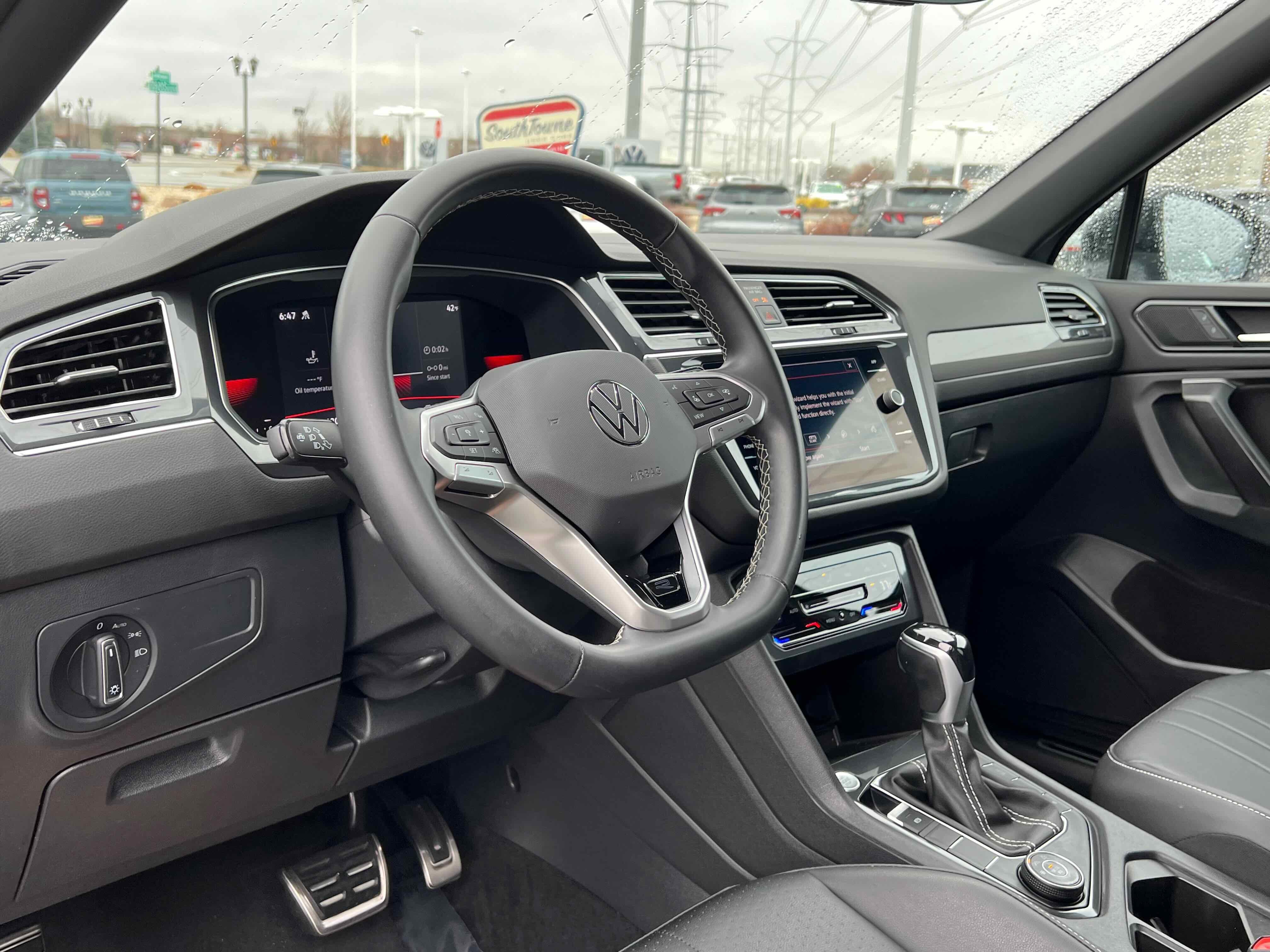 2023 Volkswagen Tiguan SE R-Line Black