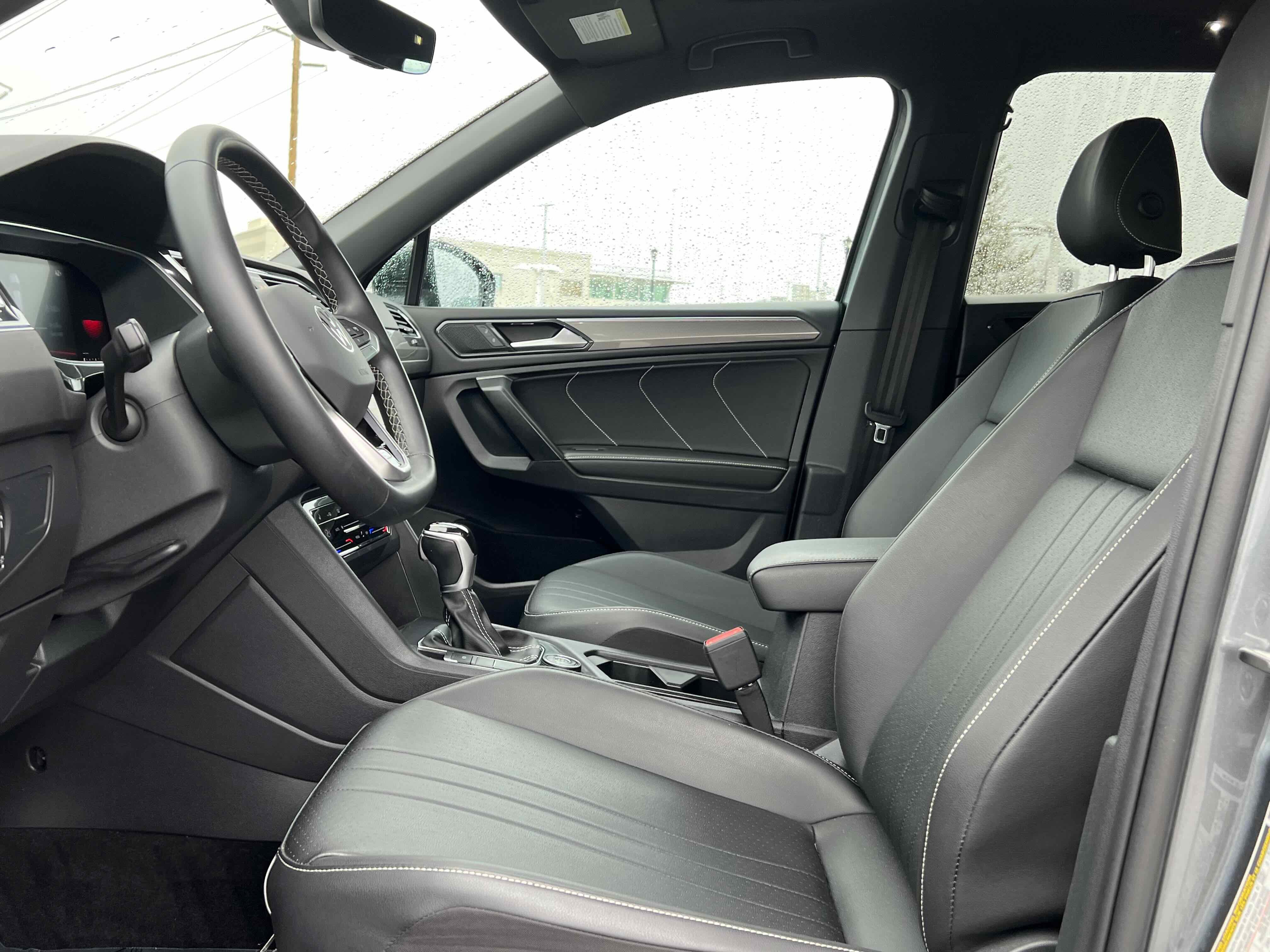 2023 Volkswagen Tiguan SE R-Line Black