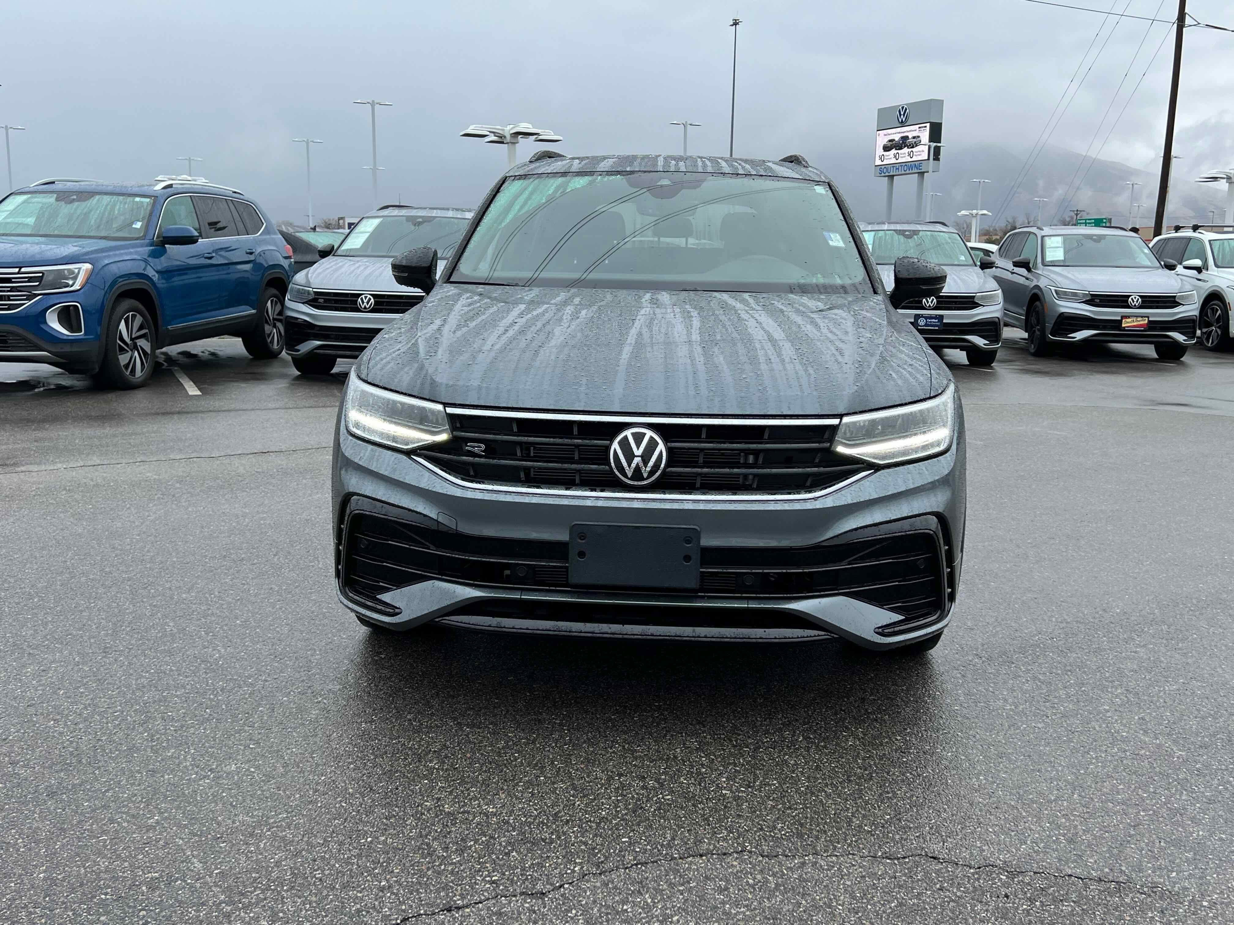 2023 Volkswagen Tiguan SE R-Line Black