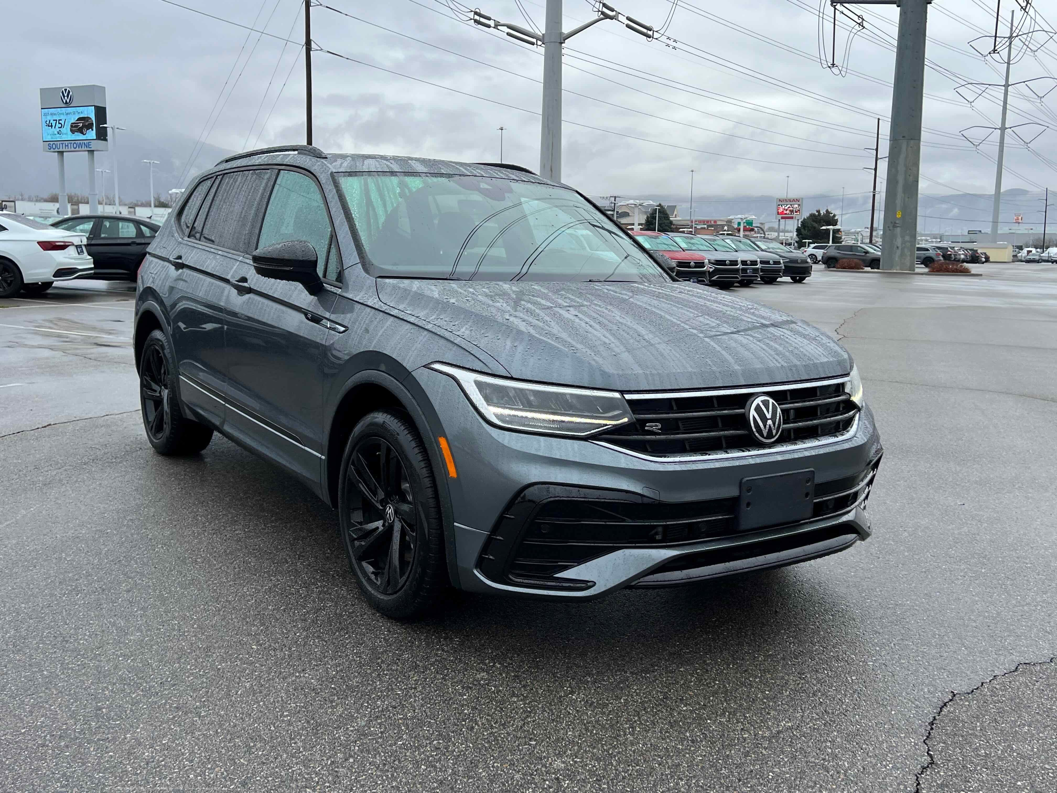 2023 Volkswagen Tiguan SE R-Line Black