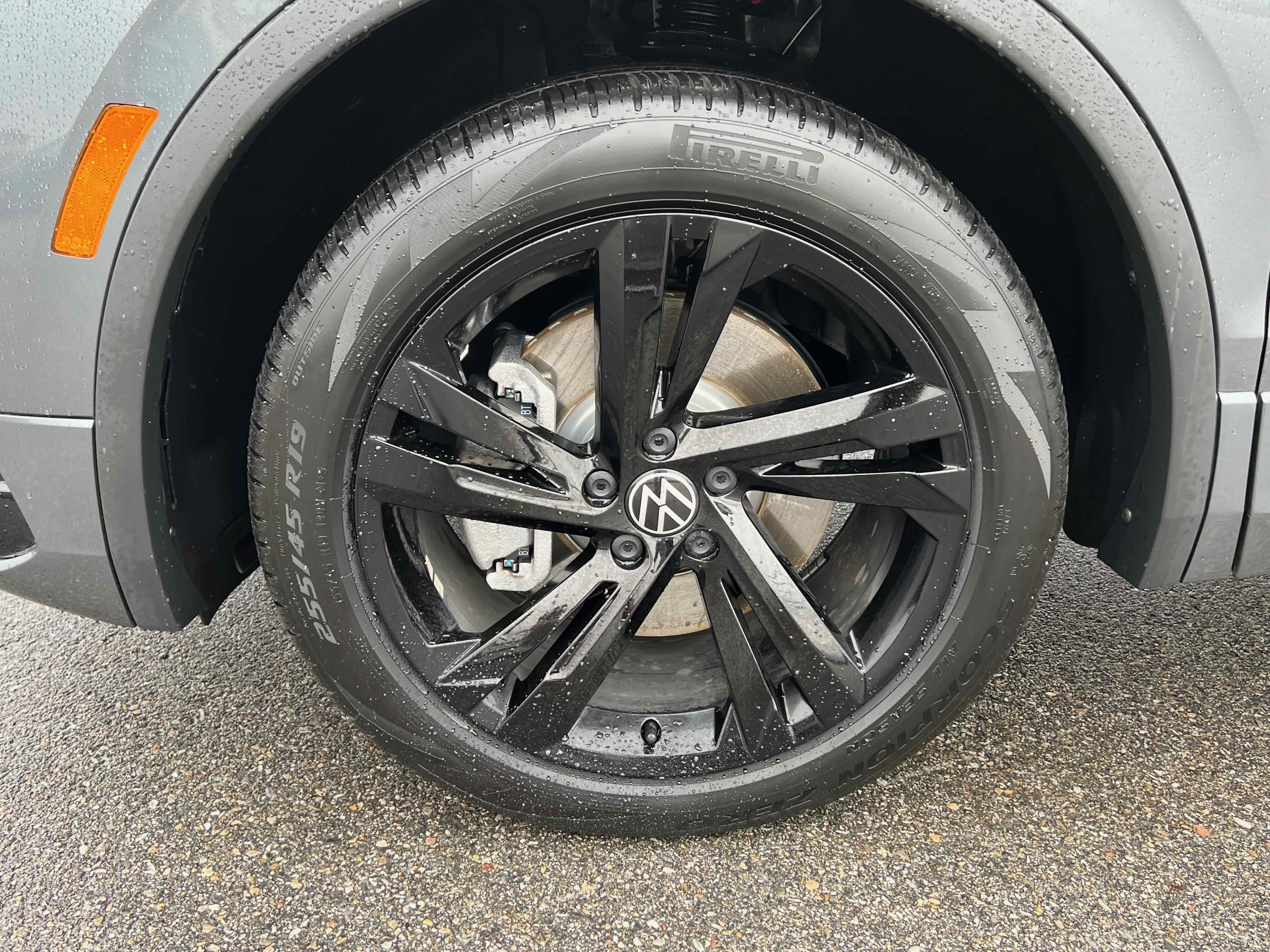 2023 Volkswagen Tiguan SE R-Line Black