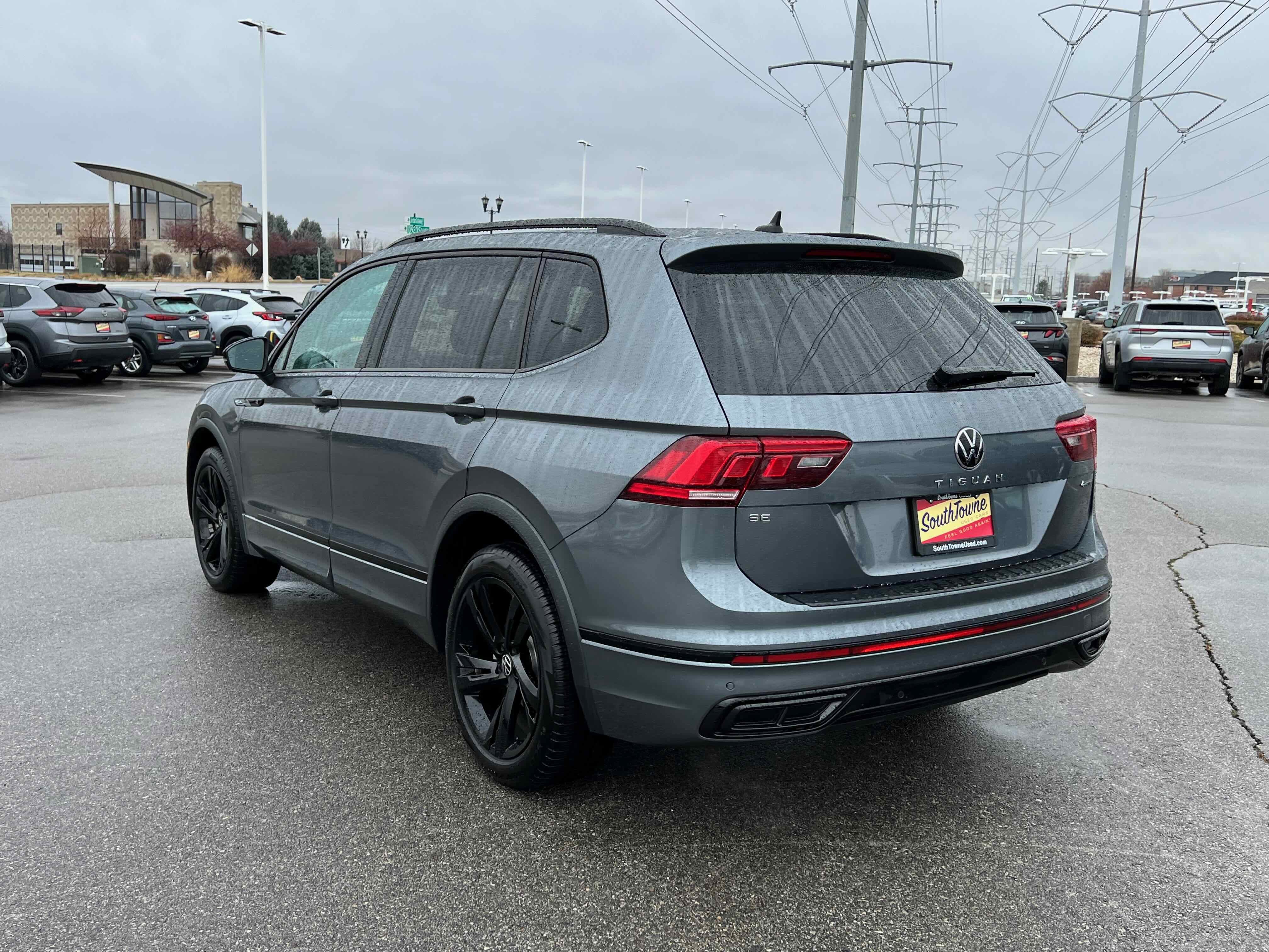 2023 Volkswagen Tiguan SE R-Line Black