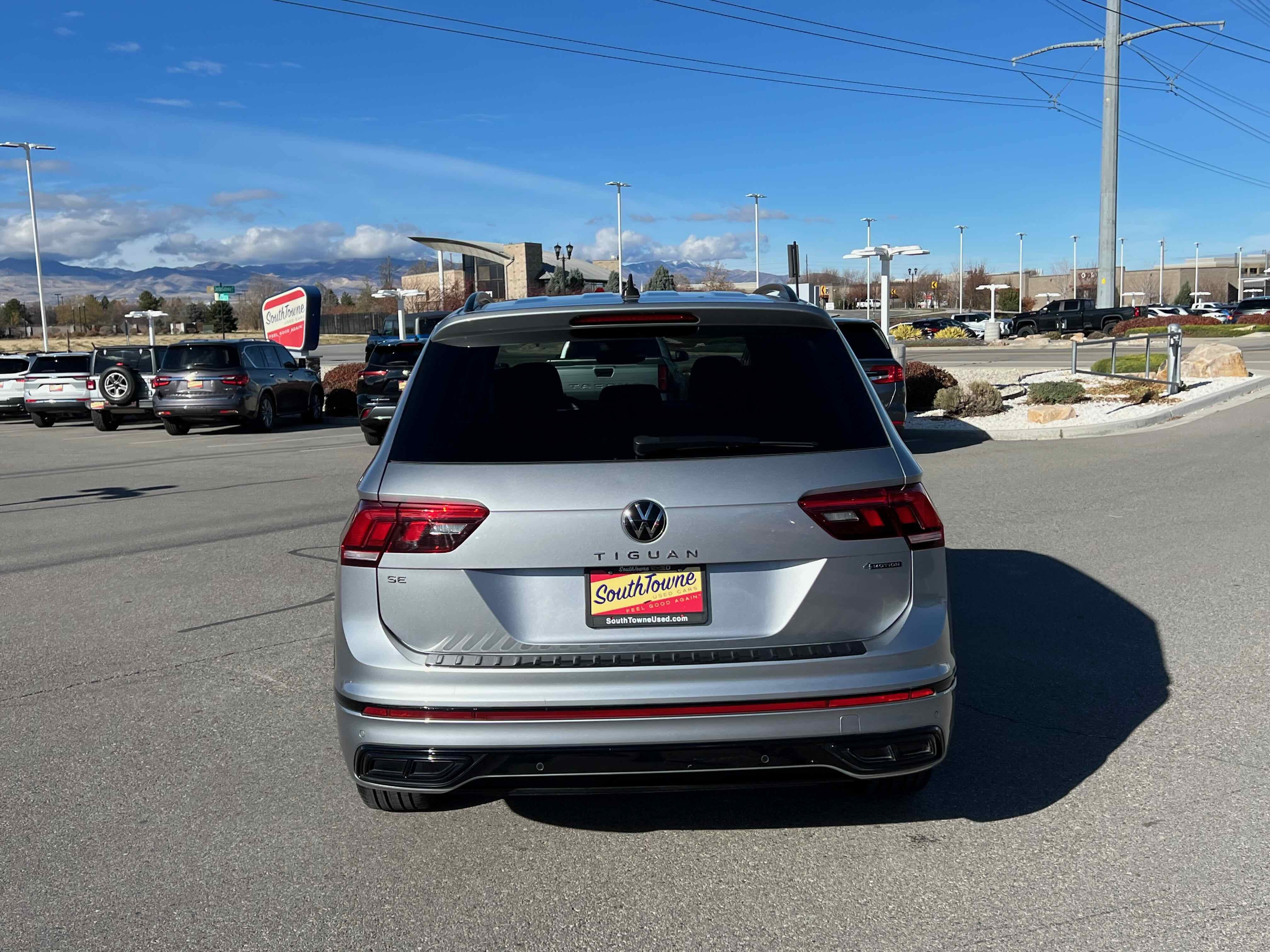 2022 Volkswagen Tiguan SE R-Line Black
