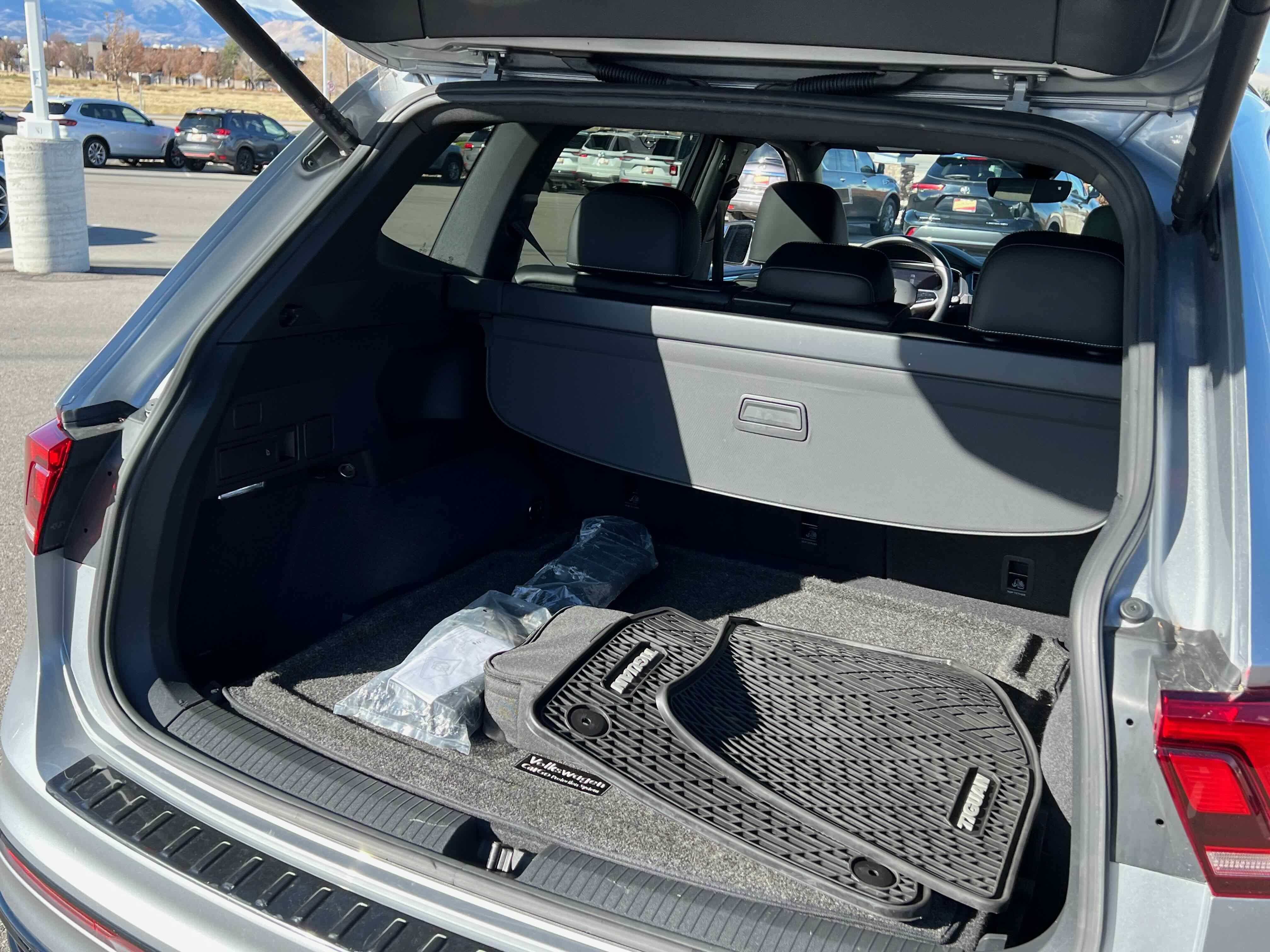 2022 Volkswagen Tiguan SE R-Line Black