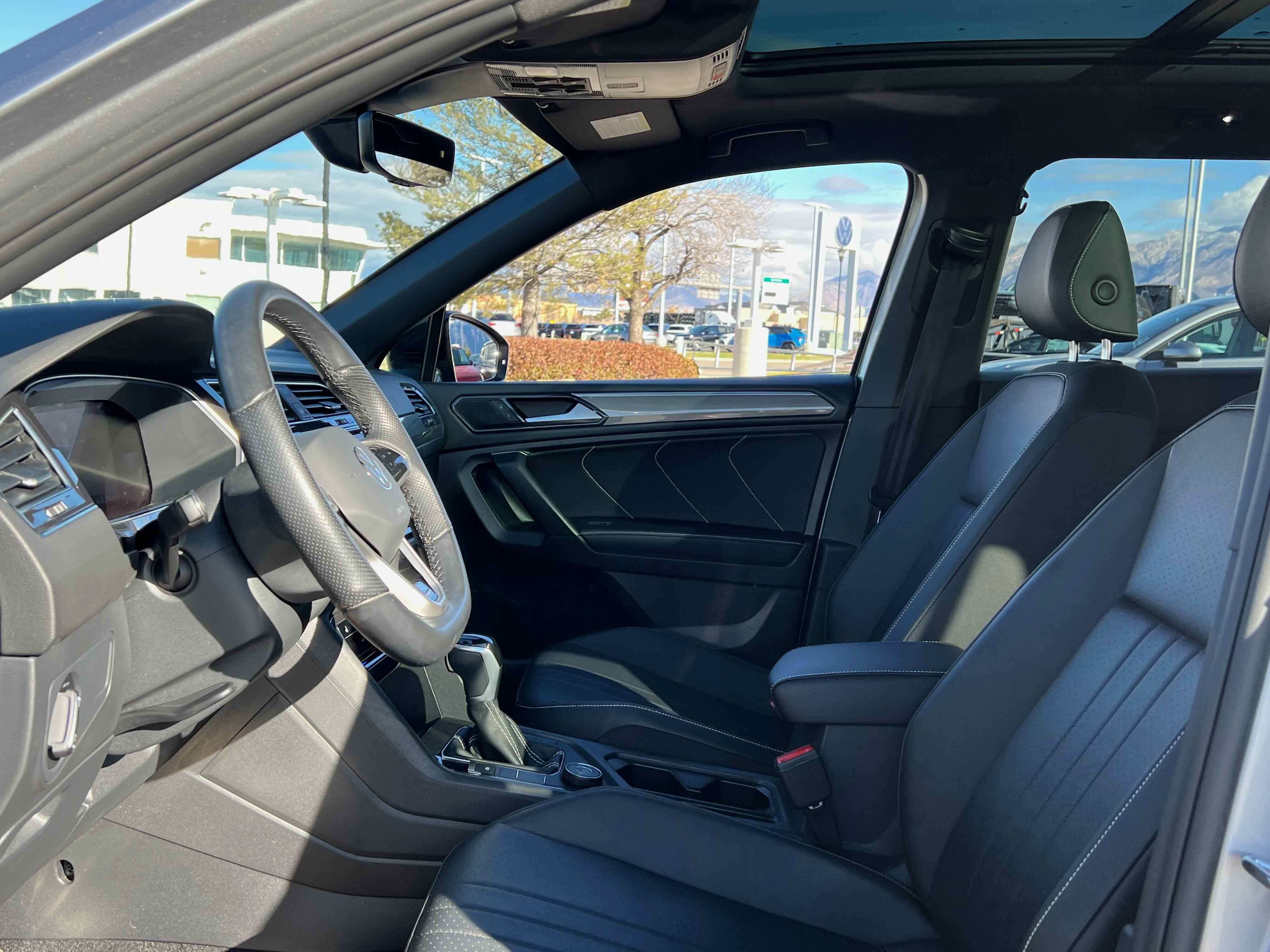 2022 Volkswagen Tiguan SE R-Line Black