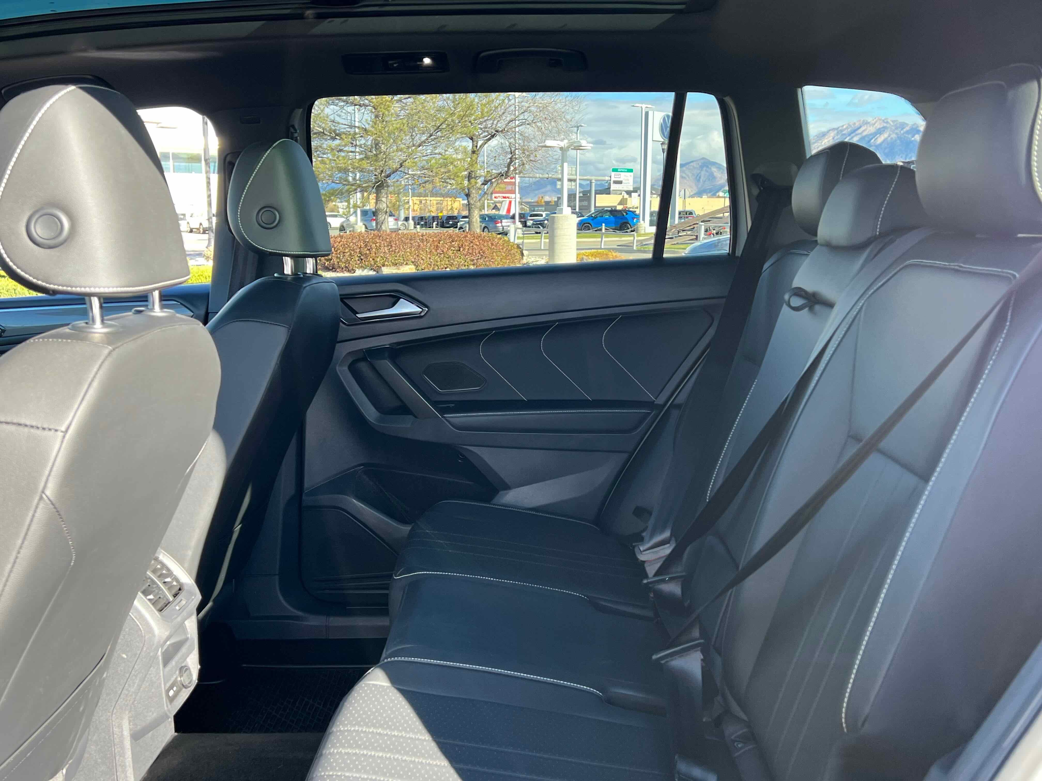 2022 Volkswagen Tiguan SE R-Line Black