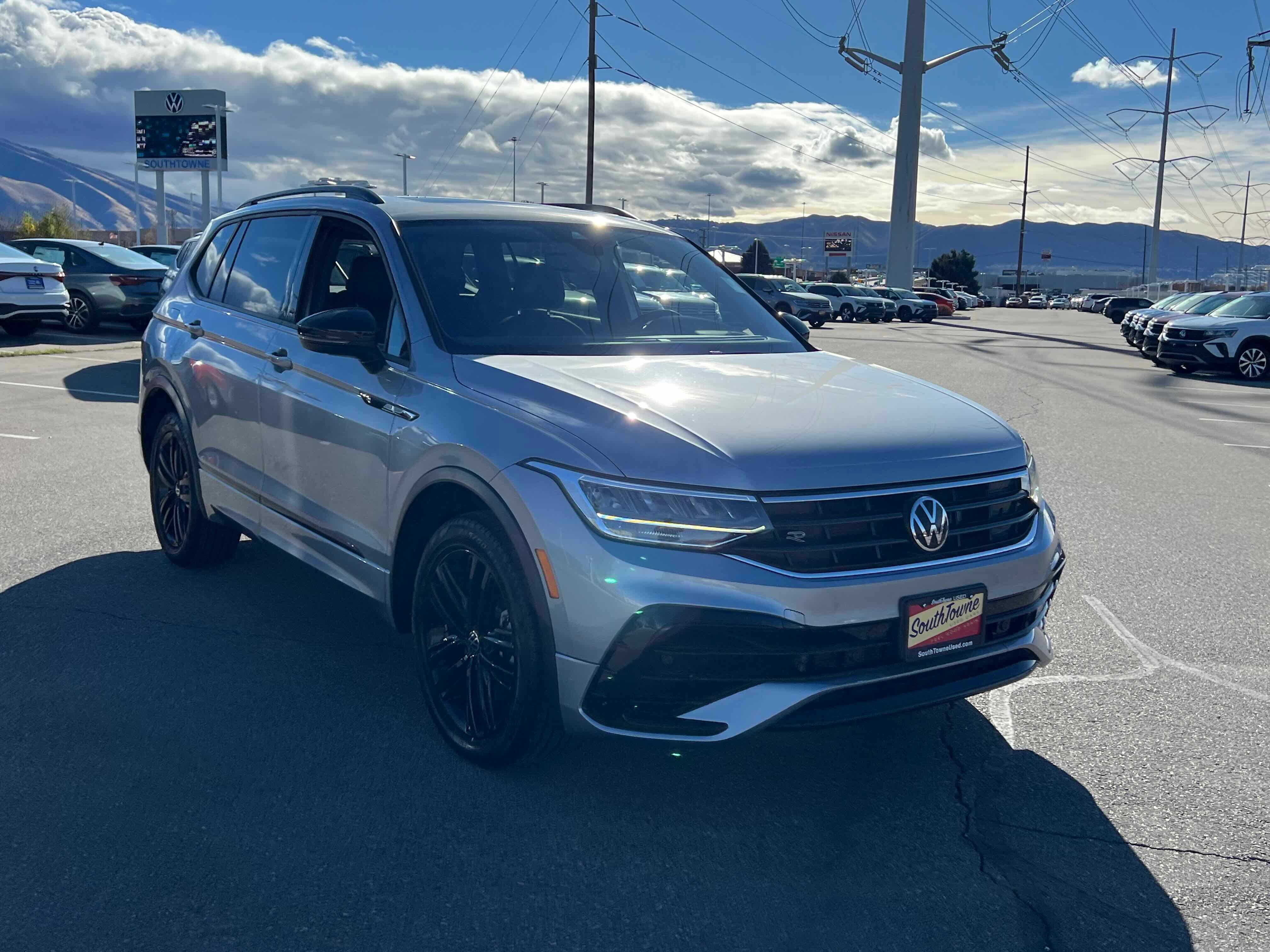 2022 Volkswagen Tiguan SE R-Line Black