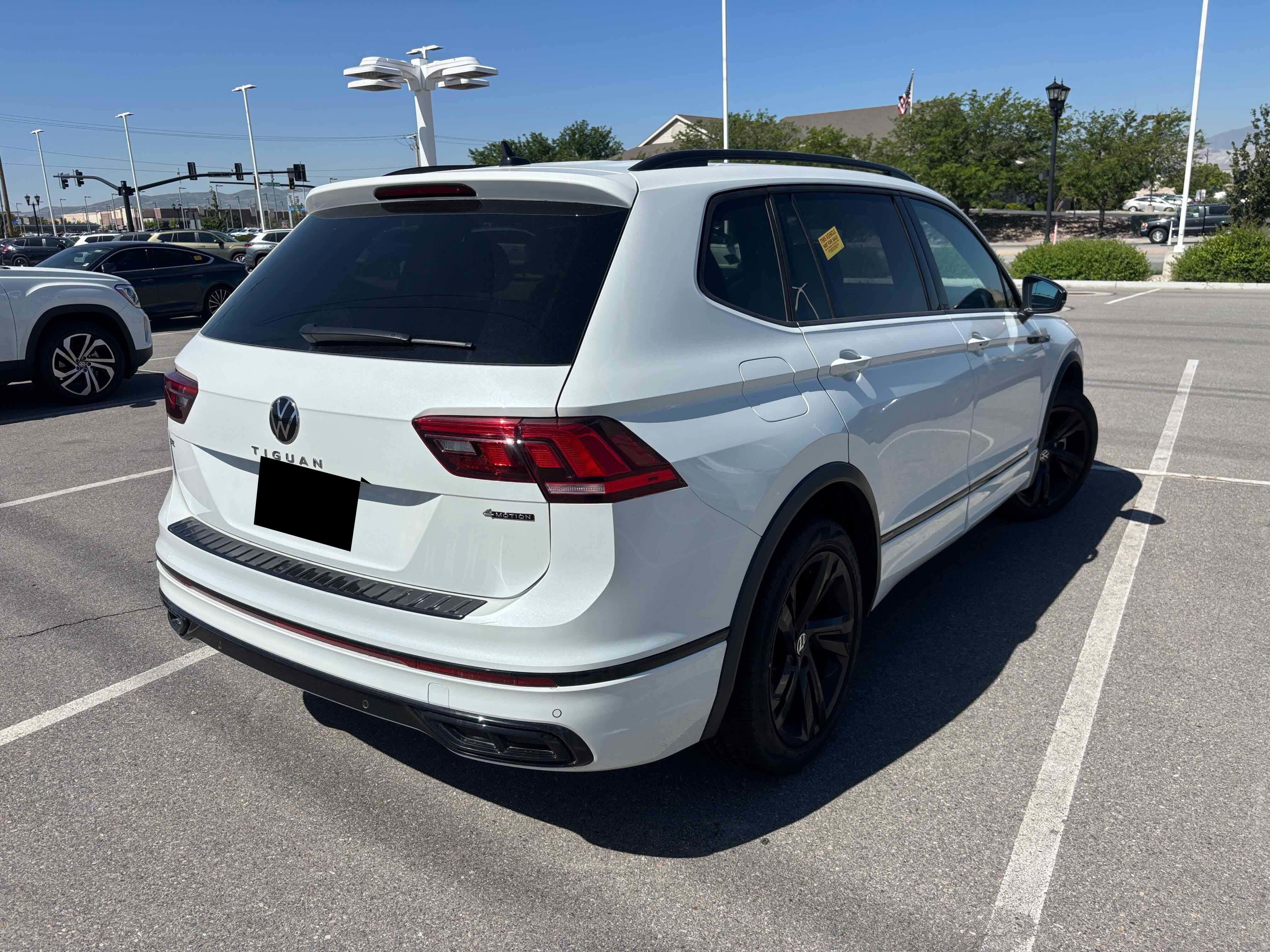 2024 Volkswagen Tiguan SE R-Line Black