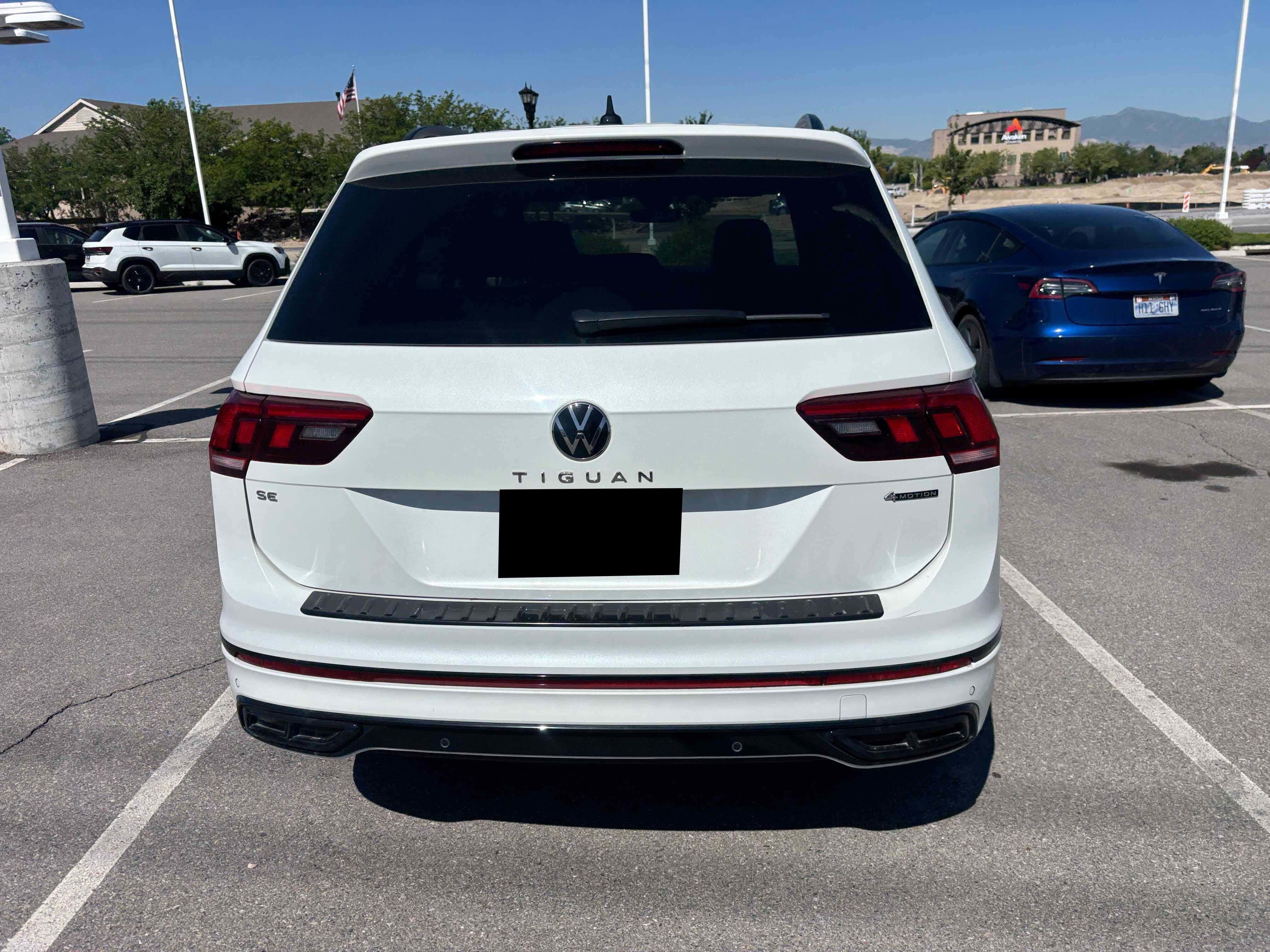 2024 Volkswagen Tiguan SE R-Line Black