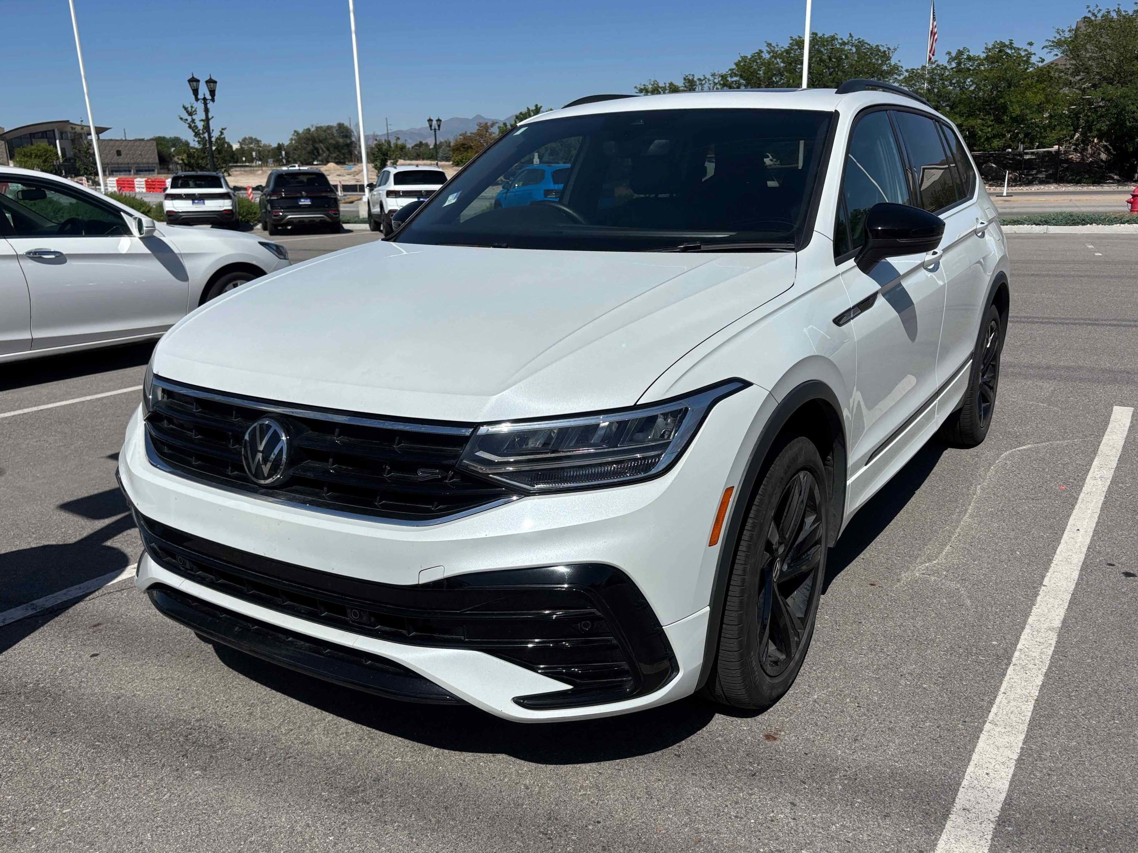 2024 Volkswagen Tiguan SE R-Line Black