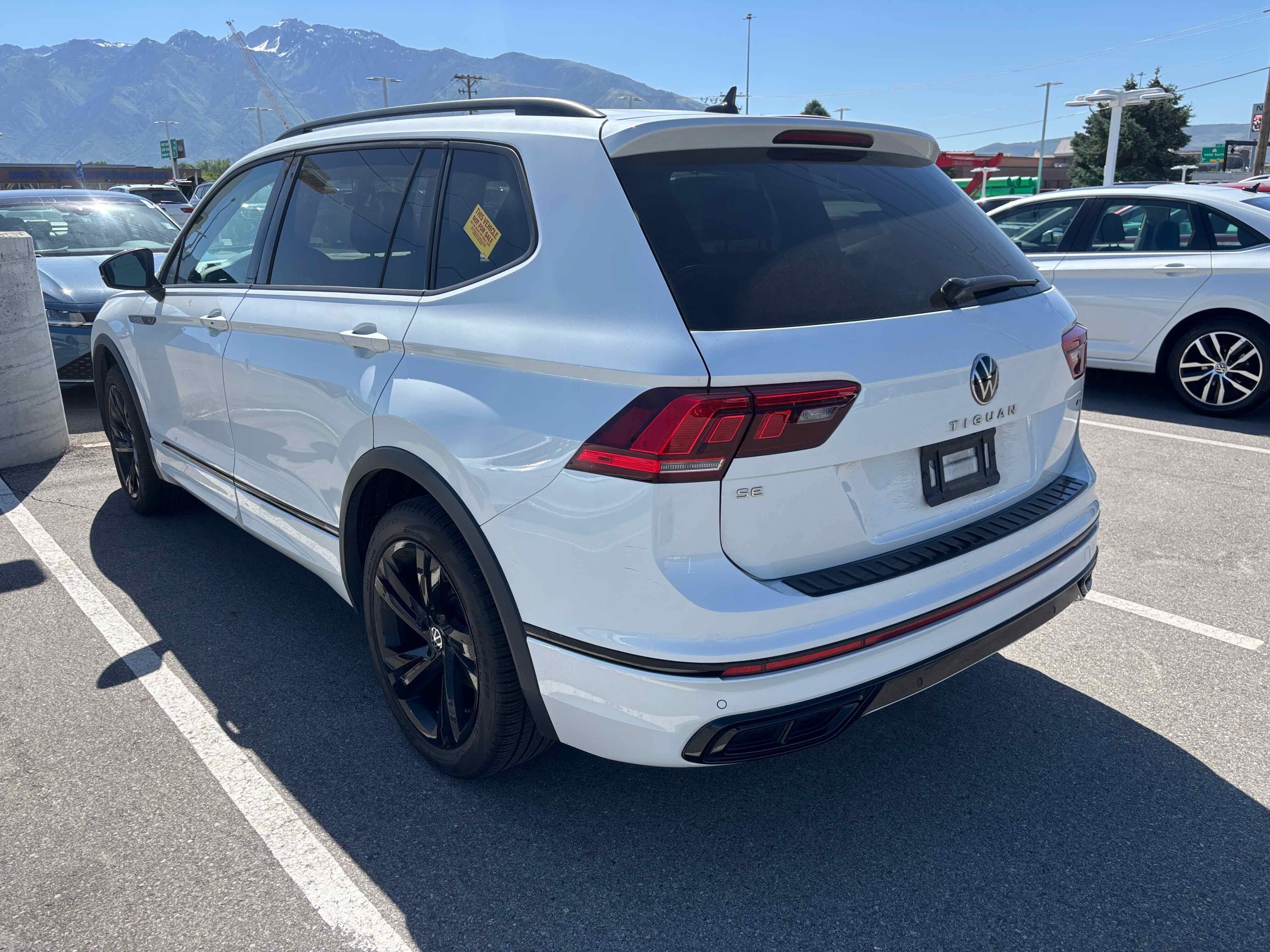 2024 Volkswagen Tiguan SE R-Line Black