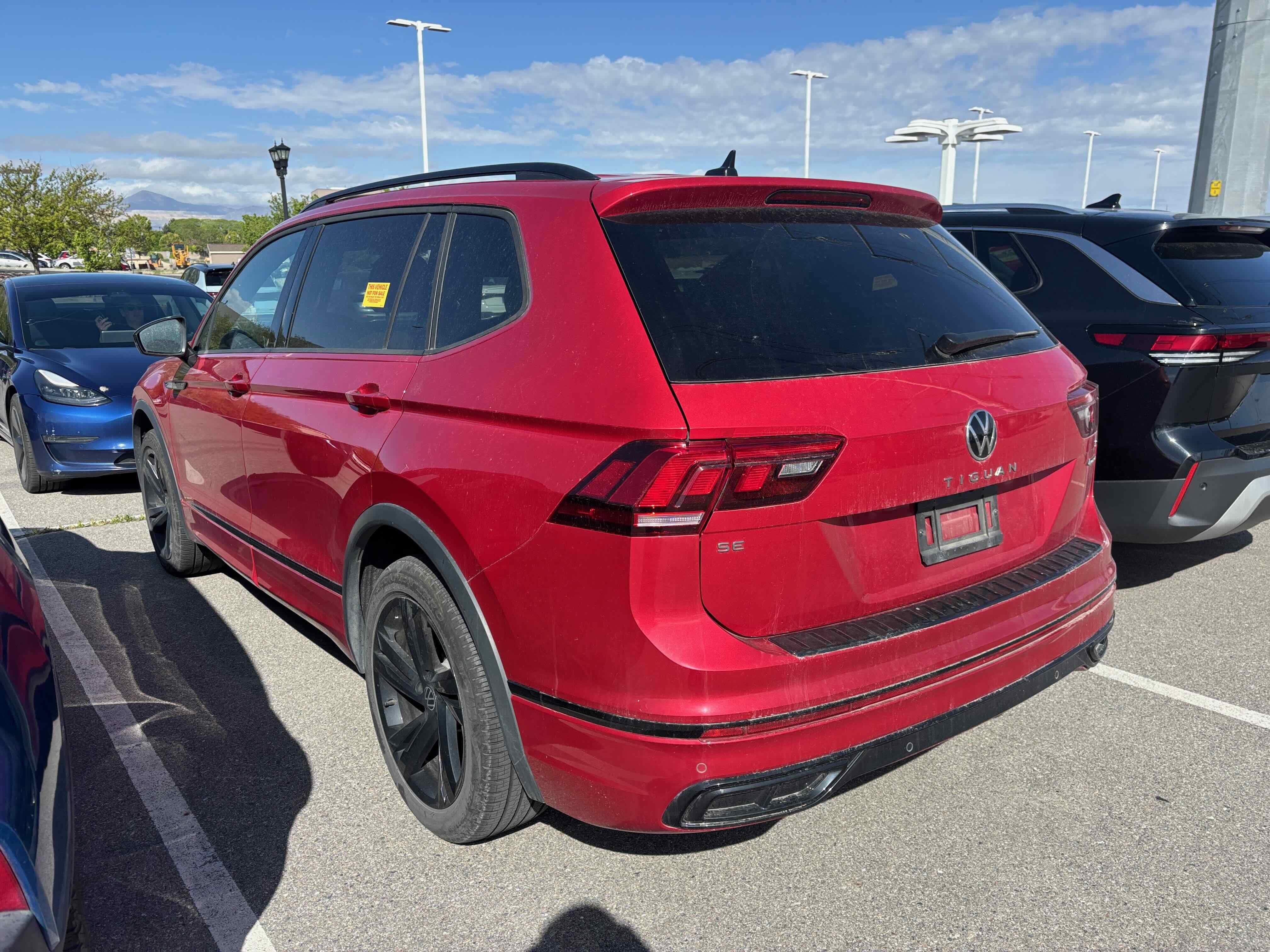 2024 Volkswagen Tiguan SE R-Line Black