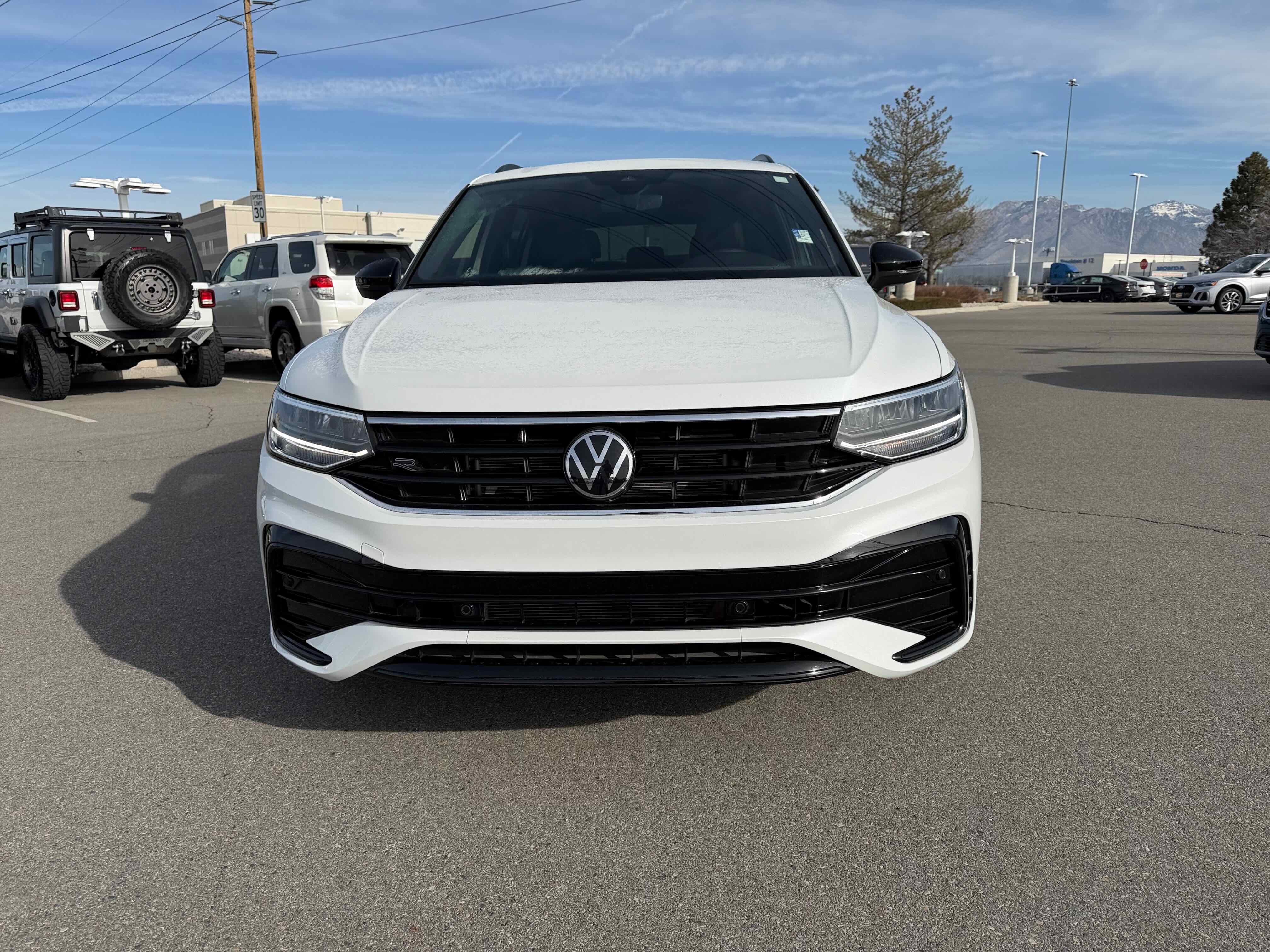 2024 Volkswagen Tiguan SE R-Line Black