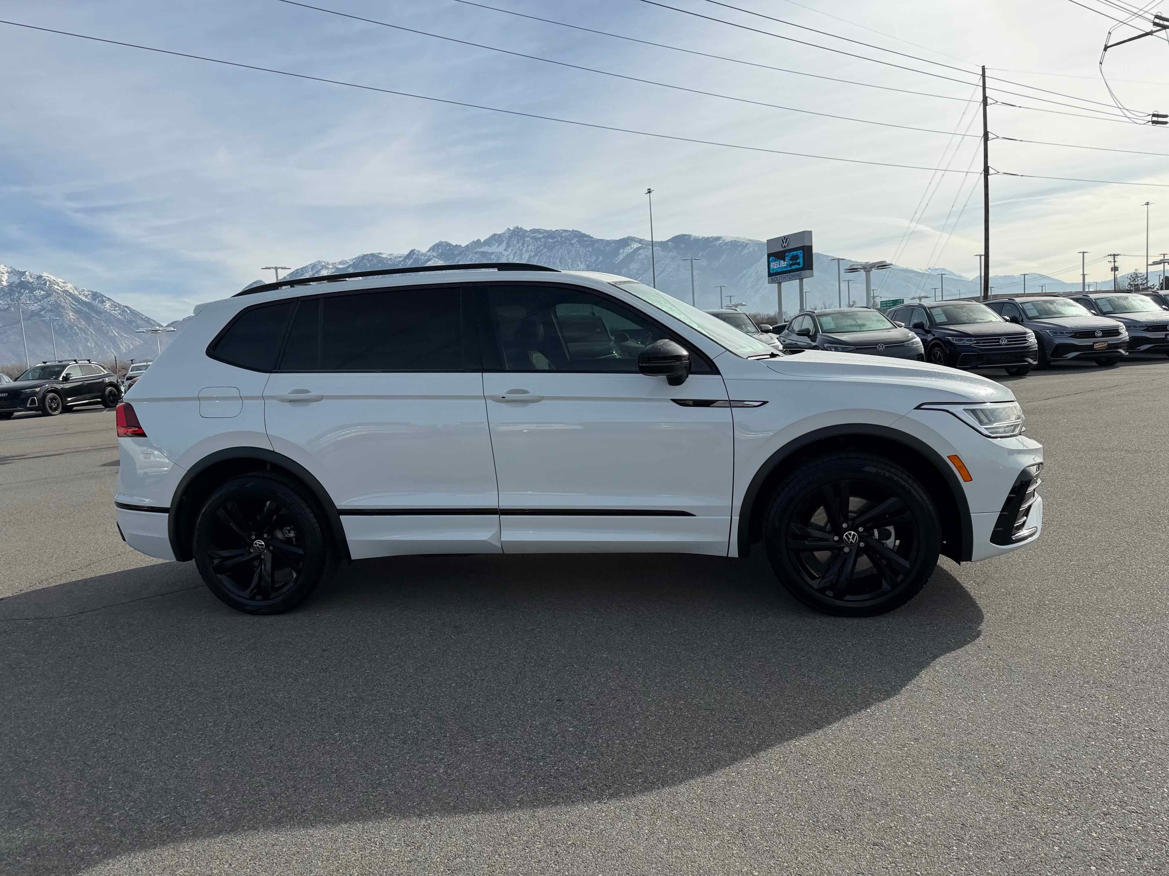 2024 Volkswagen Tiguan SE R-Line Black