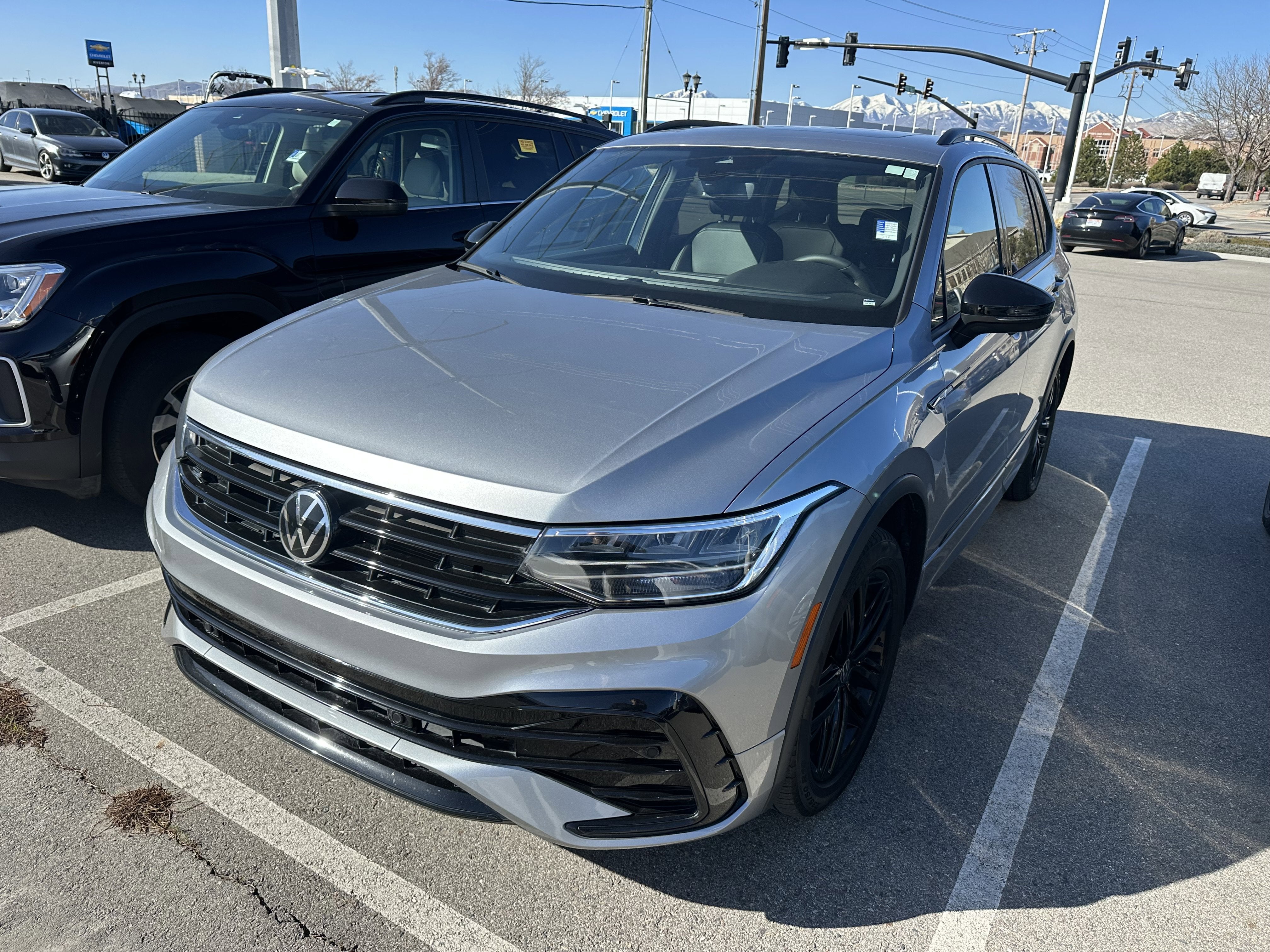 2022 Volkswagen Tiguan SE R-Line Black