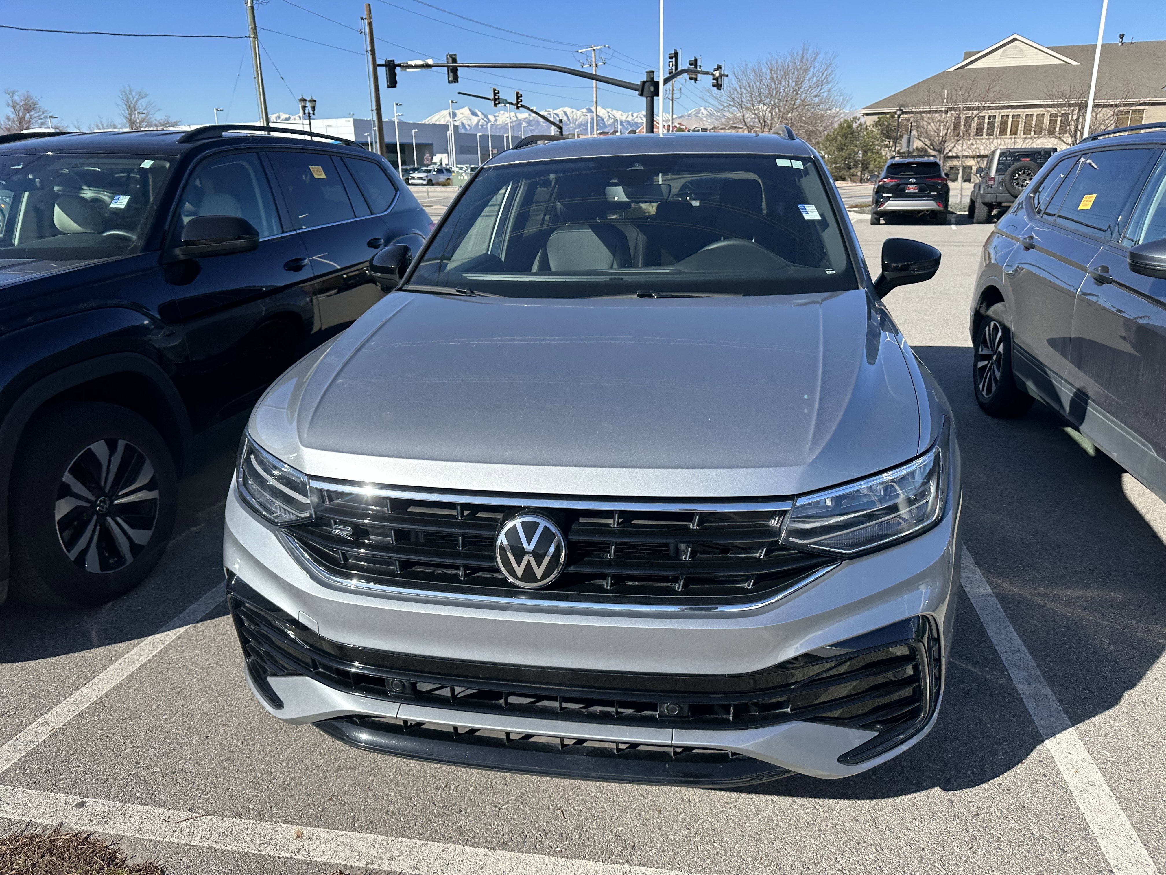 2022 Volkswagen Tiguan SE R-Line Black