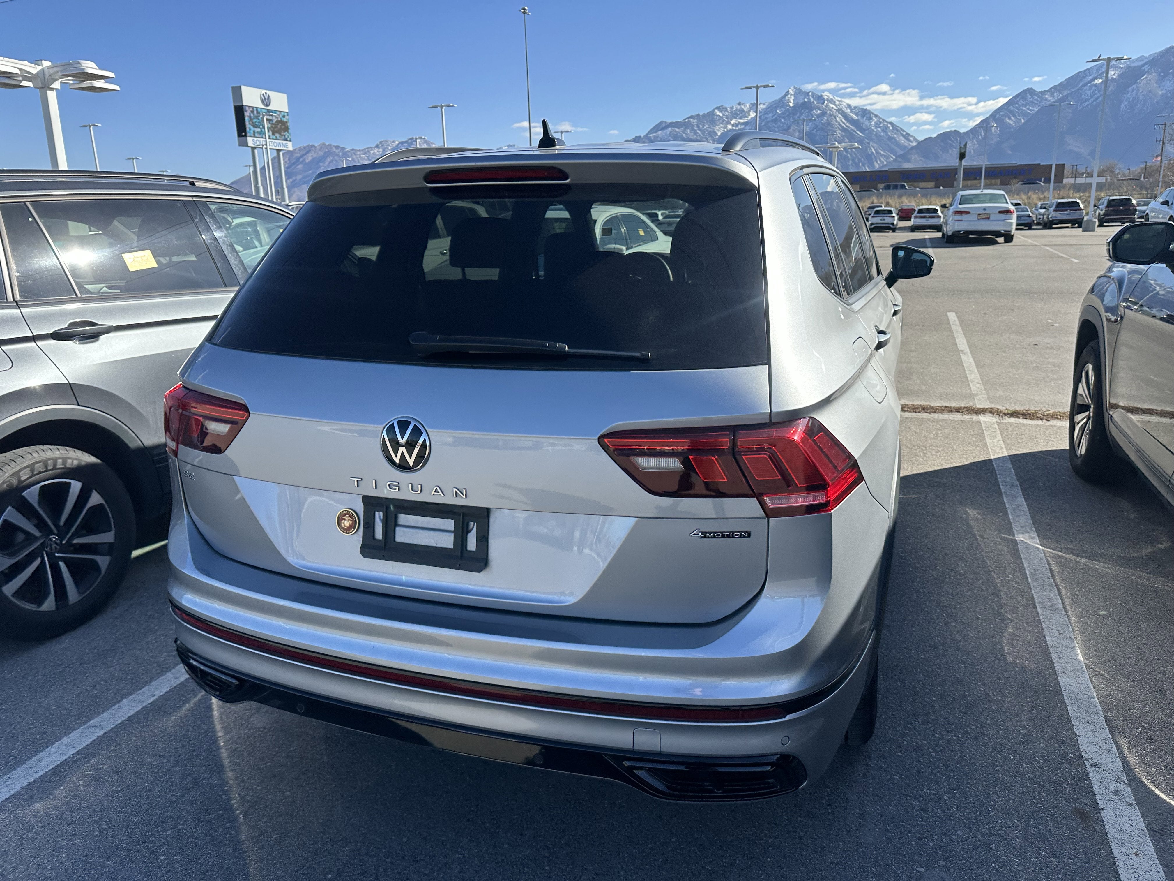 2022 Volkswagen Tiguan SE R-Line Black