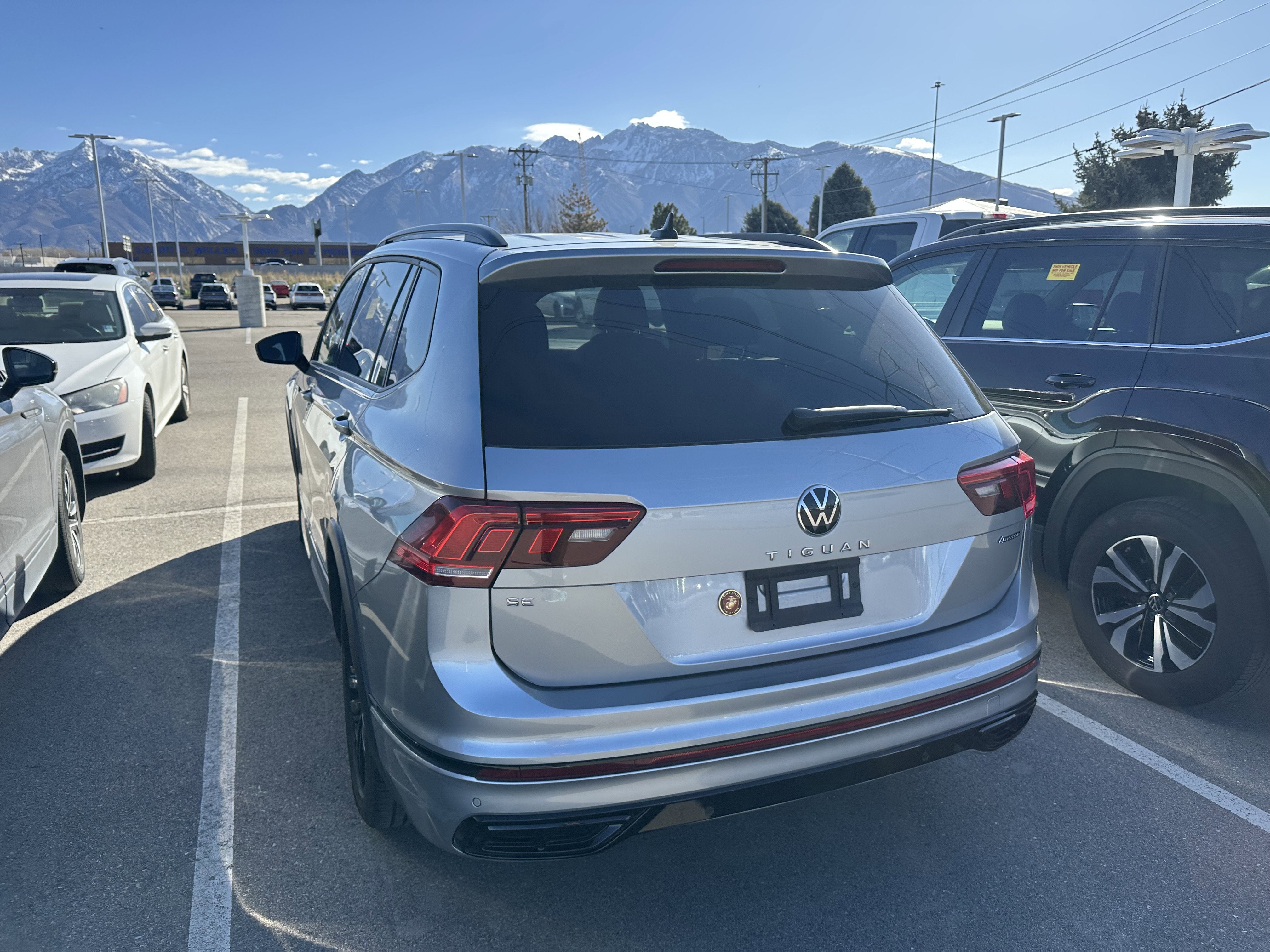 2022 Volkswagen Tiguan SE R-Line Black