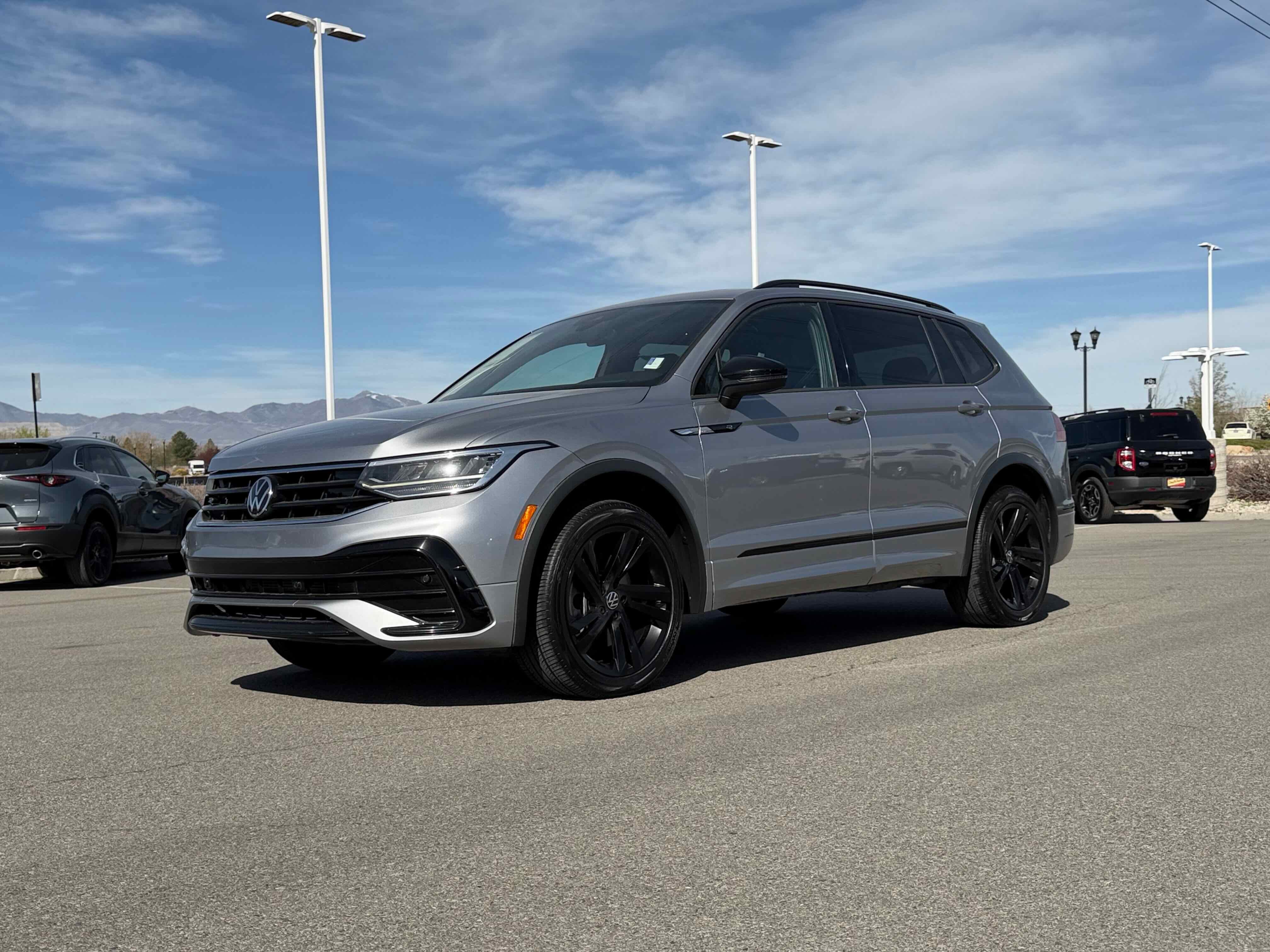 2023 Volkswagen Tiguan SE R-LINE BLACK