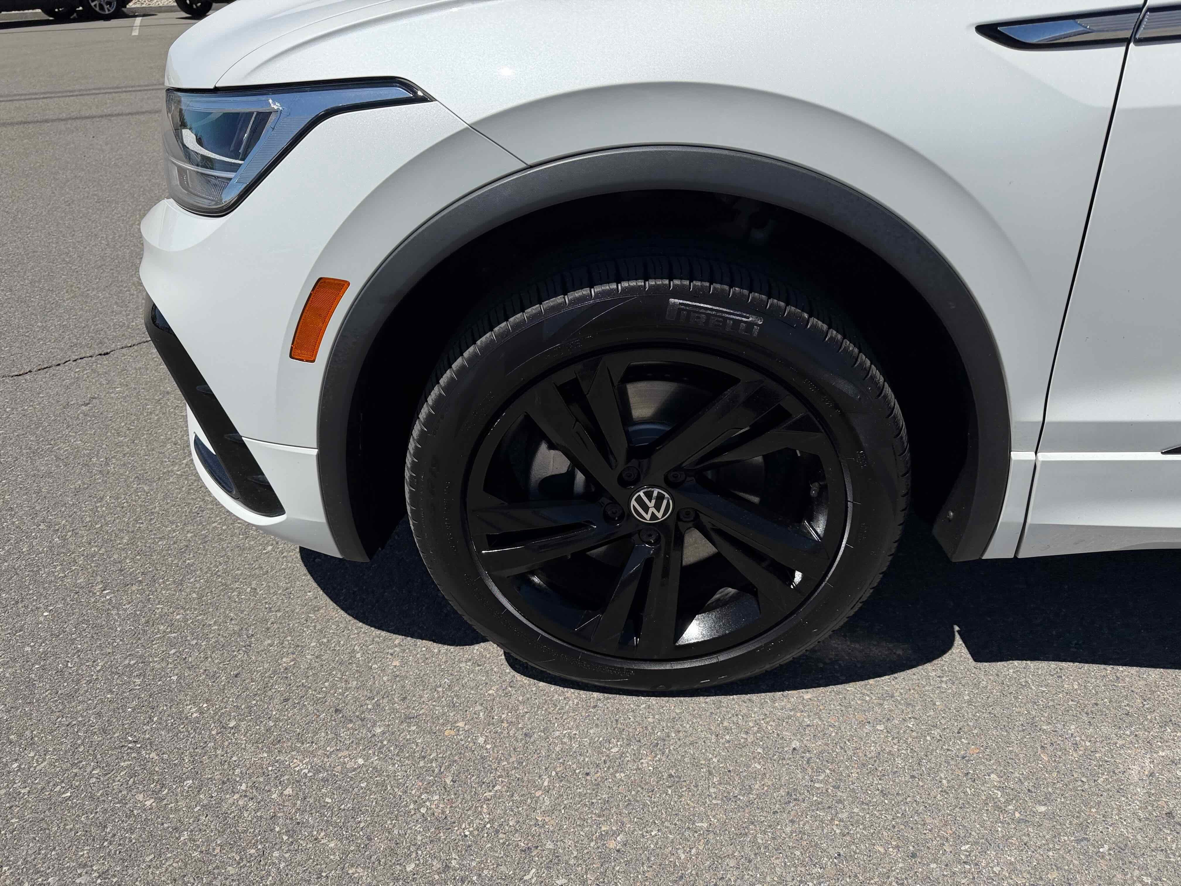 2024 Volkswagen Tiguan SE R-Line Black