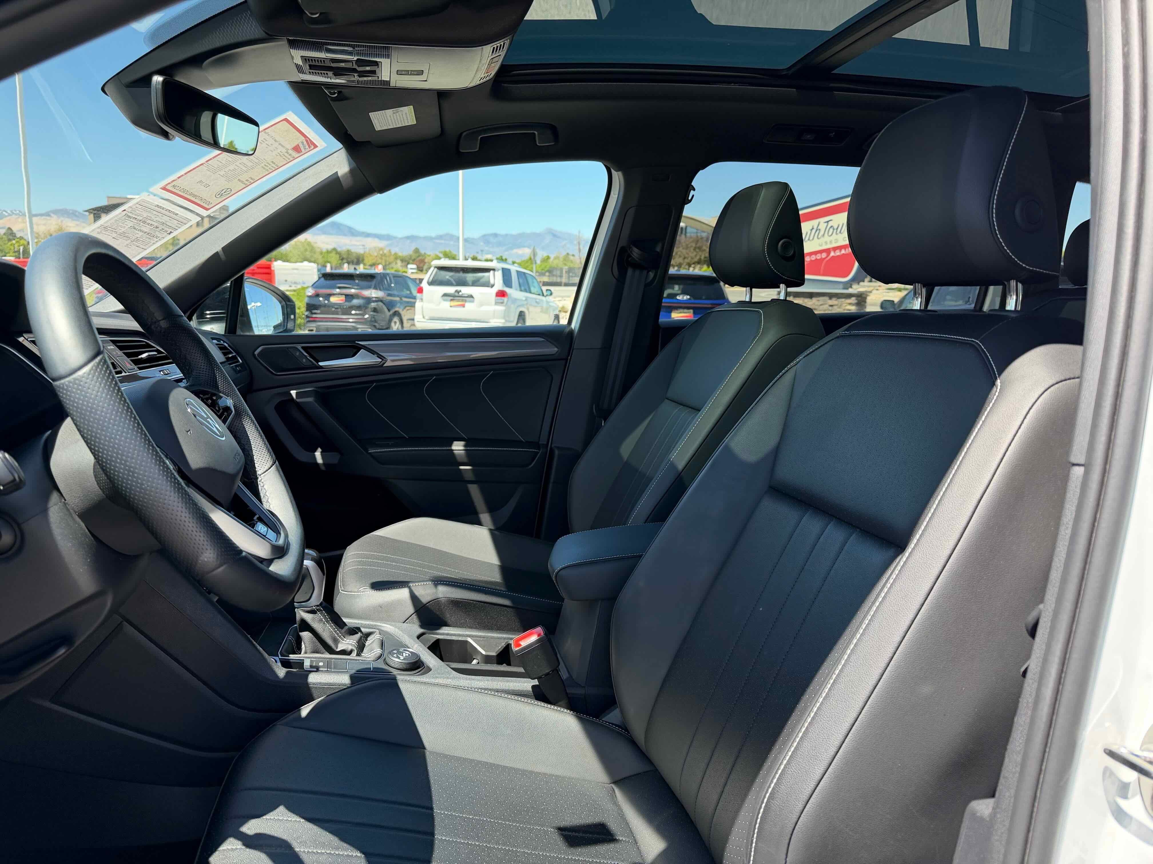2024 Volkswagen Tiguan SE R-Line Black