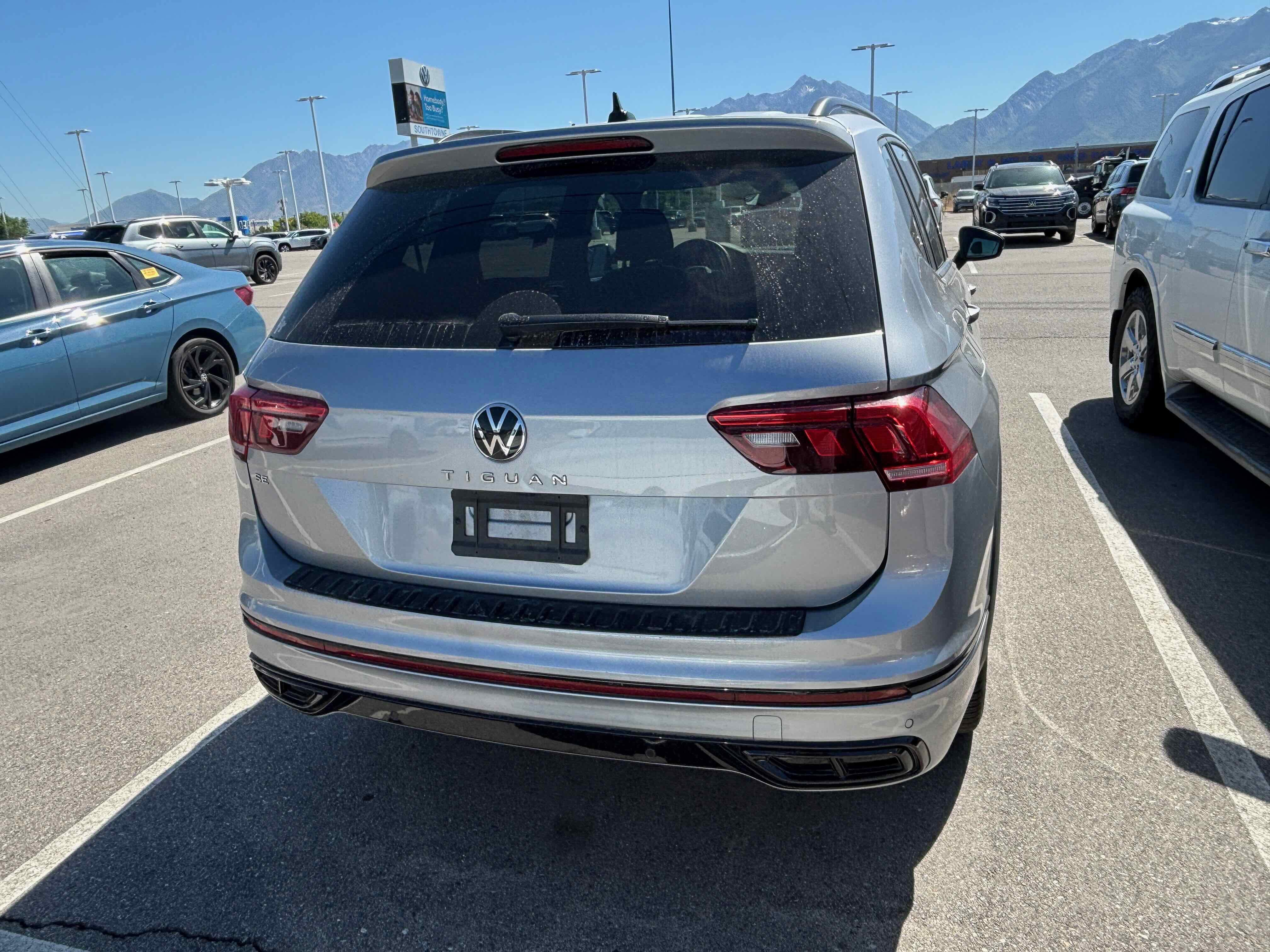 2024 Volkswagen Tiguan SE R-Line Black