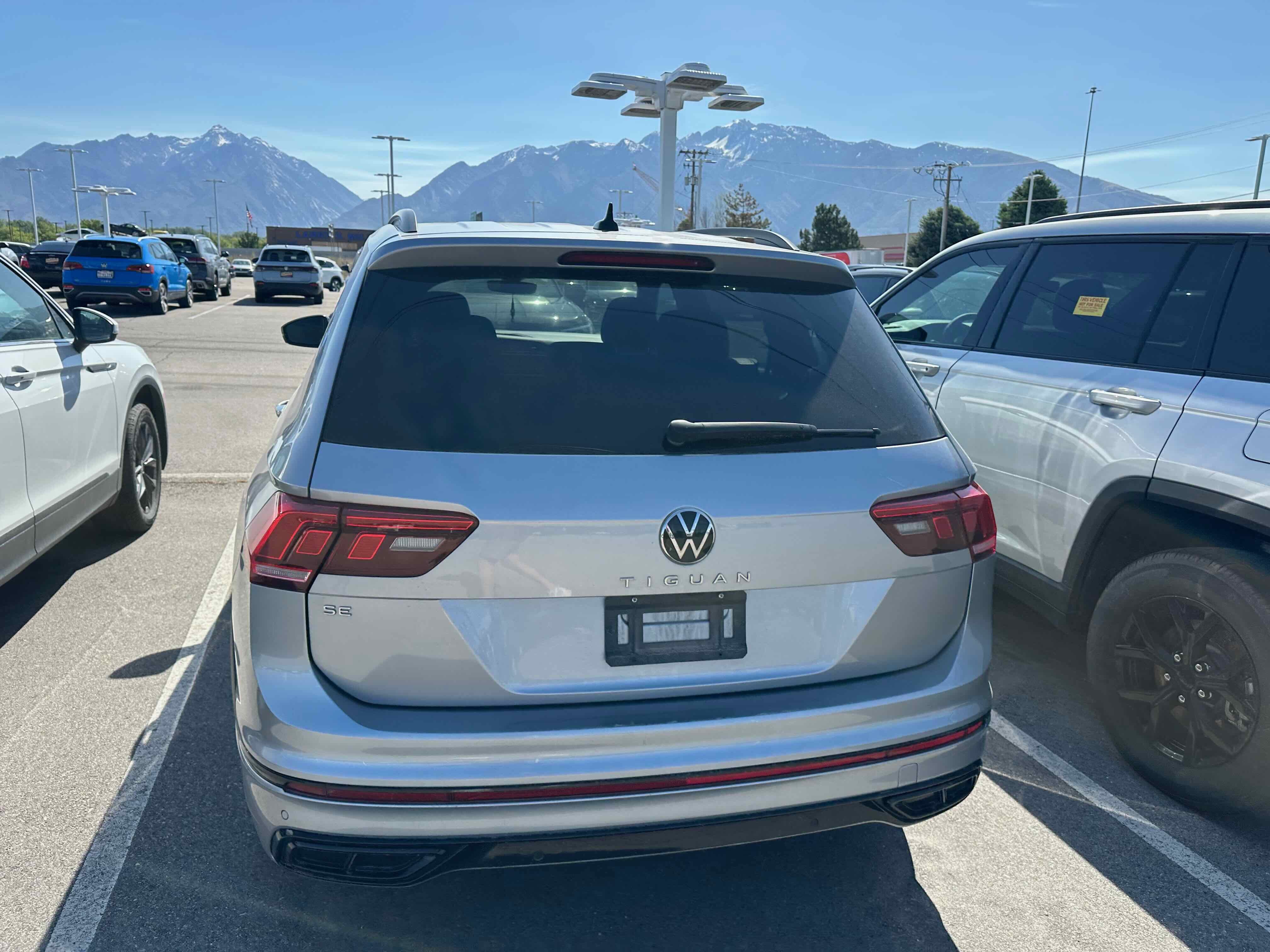2023 Volkswagen Tiguan SE R-Line Black