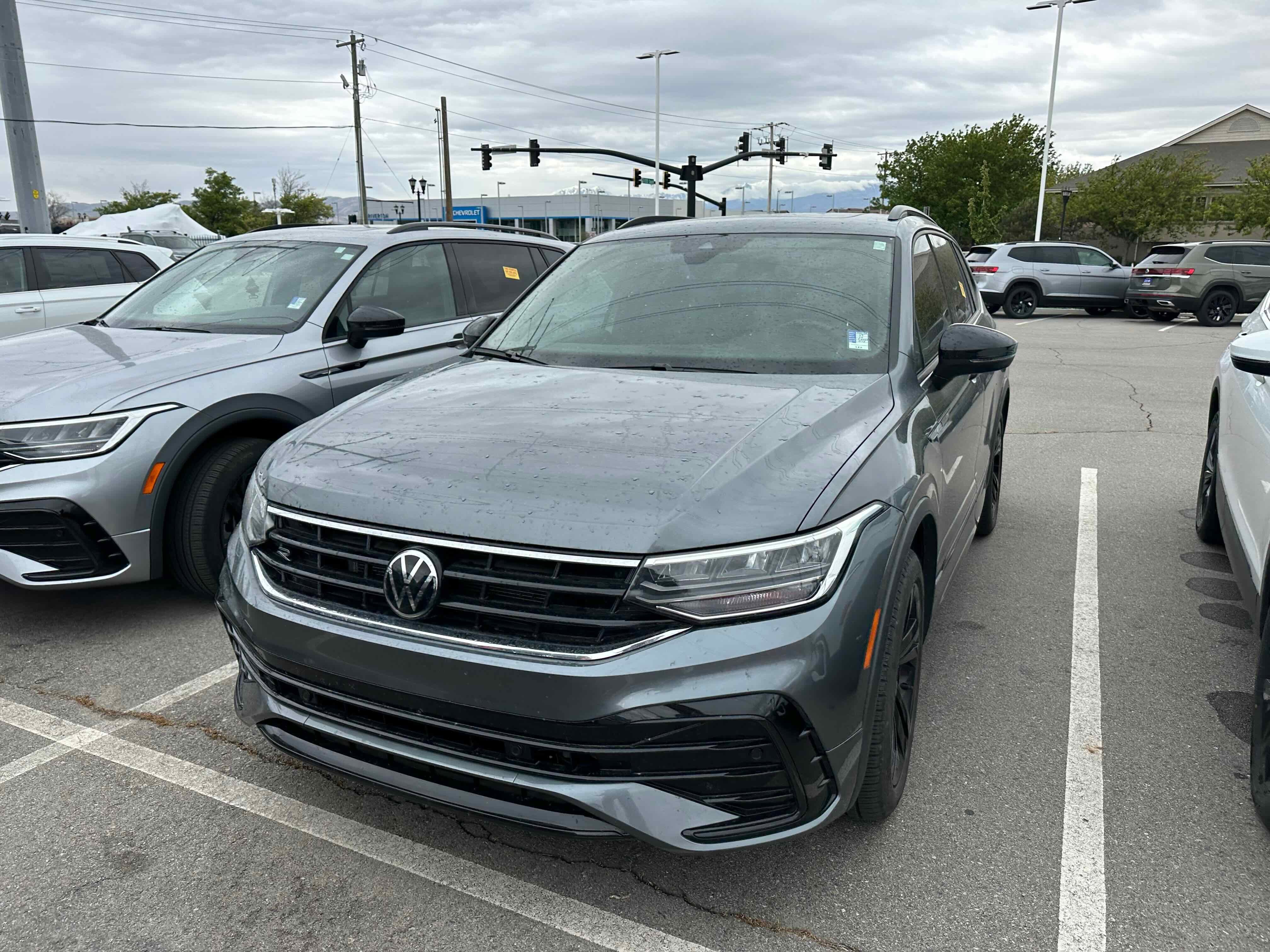 2023 Volkswagen Tiguan SE R-Line Black
