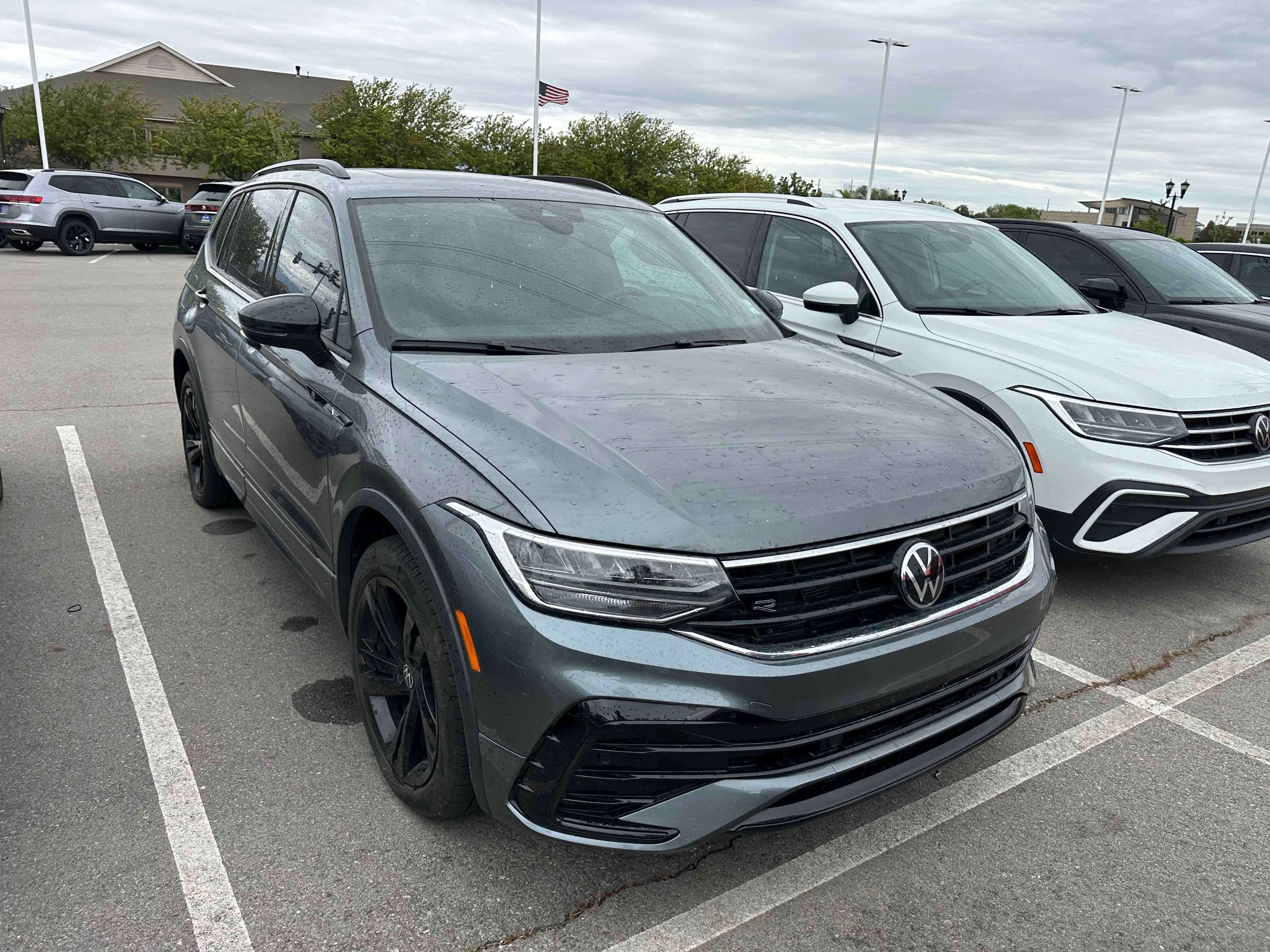 2023 Volkswagen Tiguan SE R-Line Black