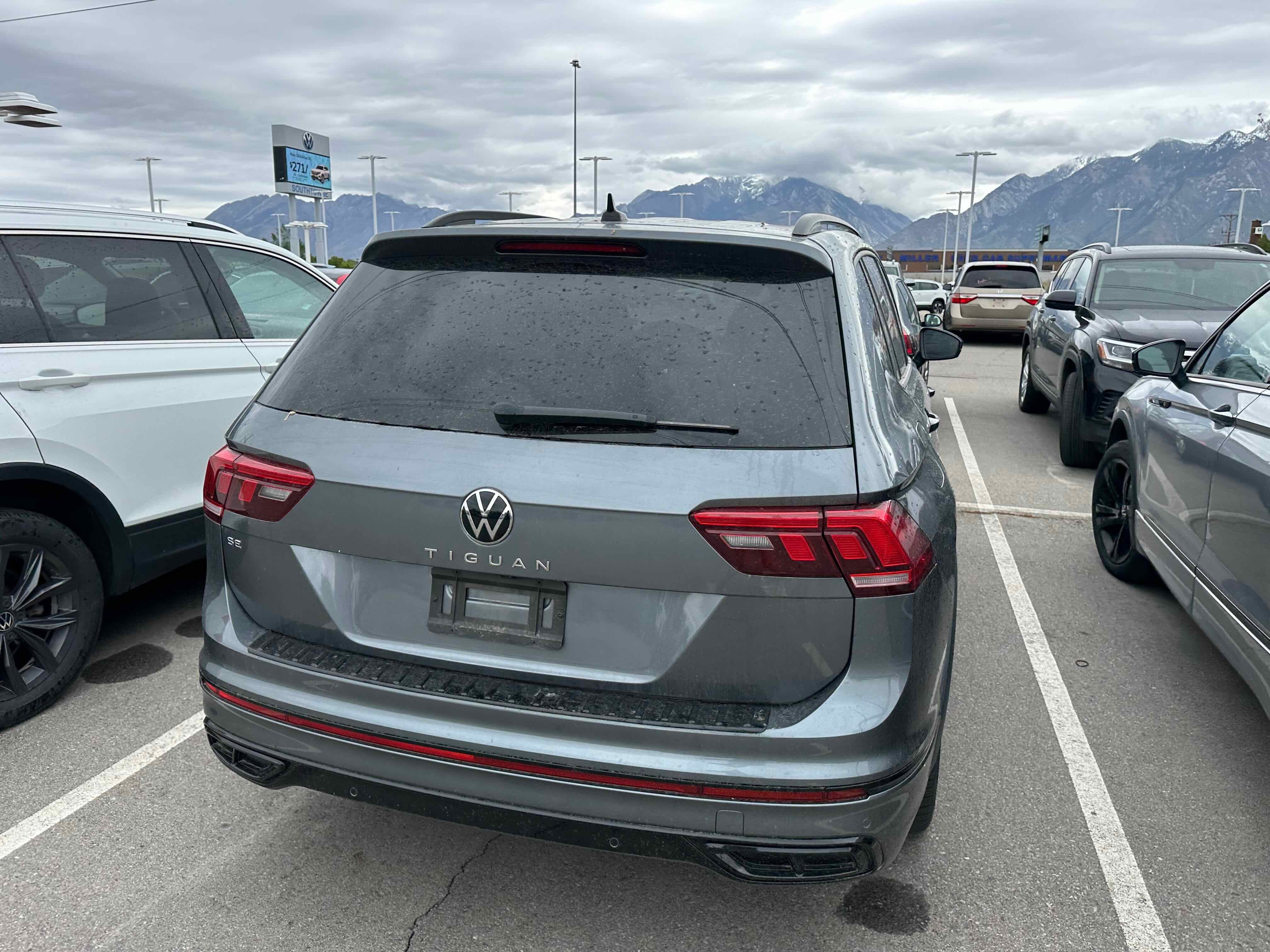 2023 Volkswagen Tiguan SE R-Line Black
