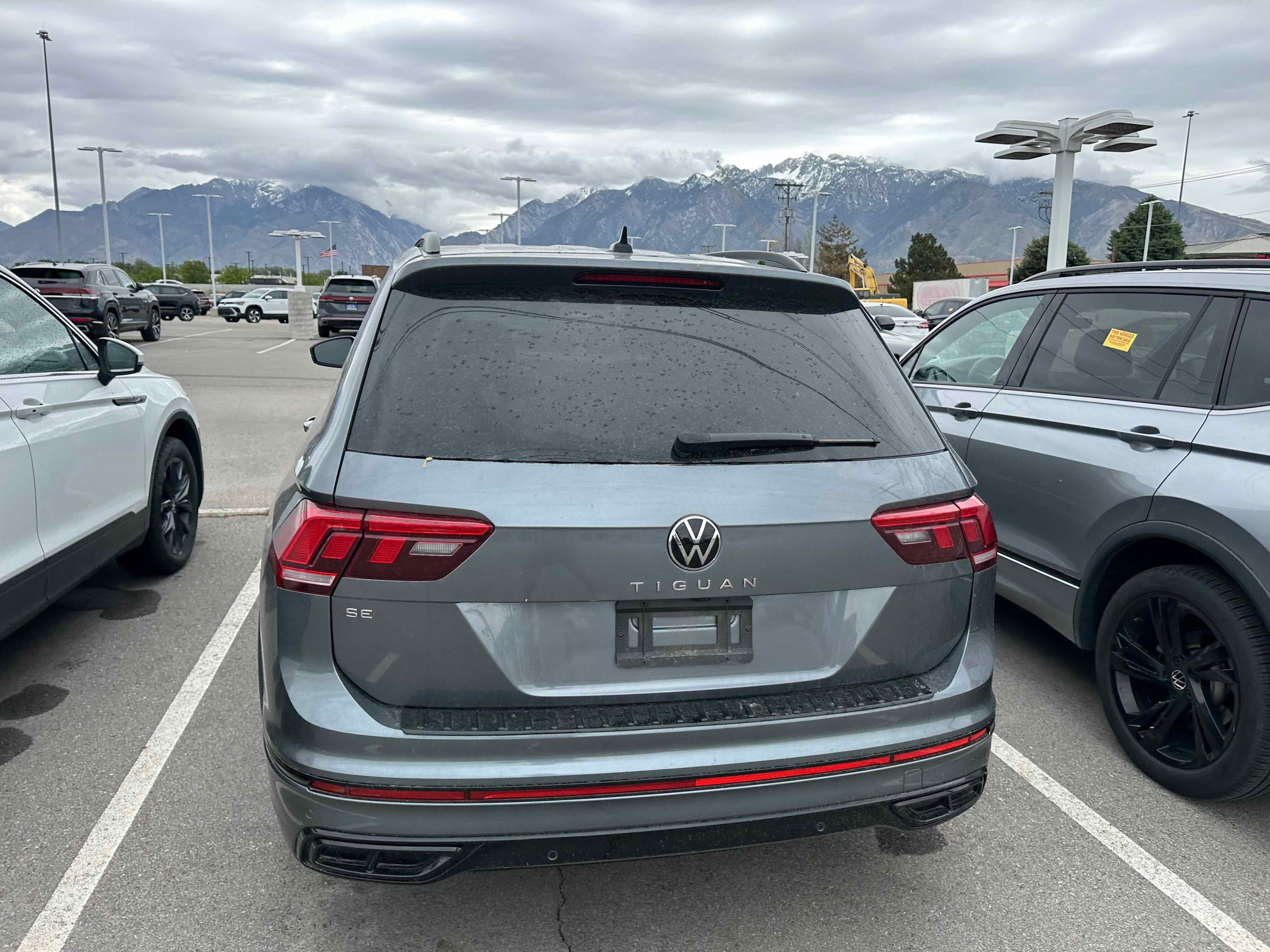 2023 Volkswagen Tiguan SE R-Line Black