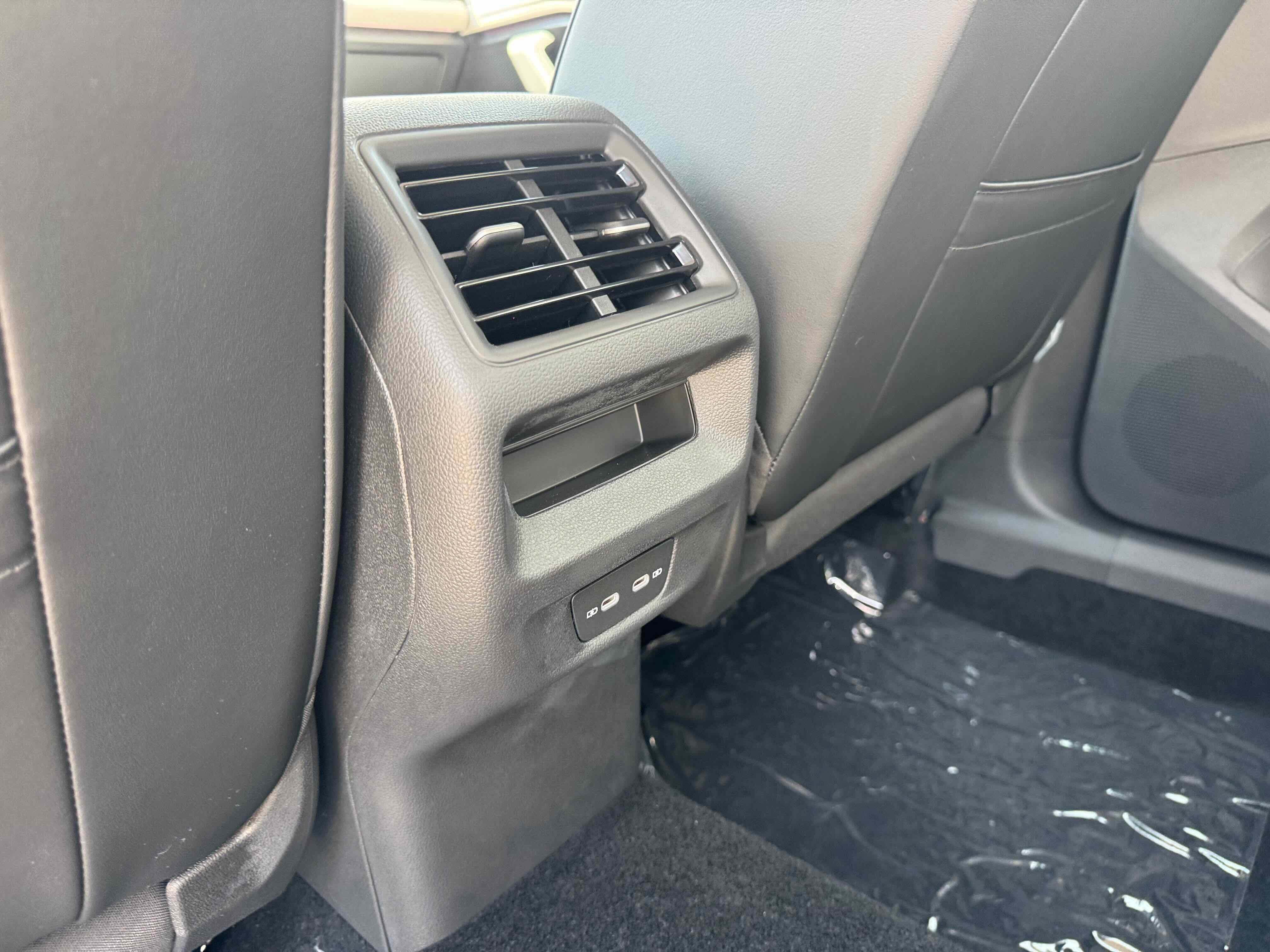 2025 Volkswagen Tiguan SE