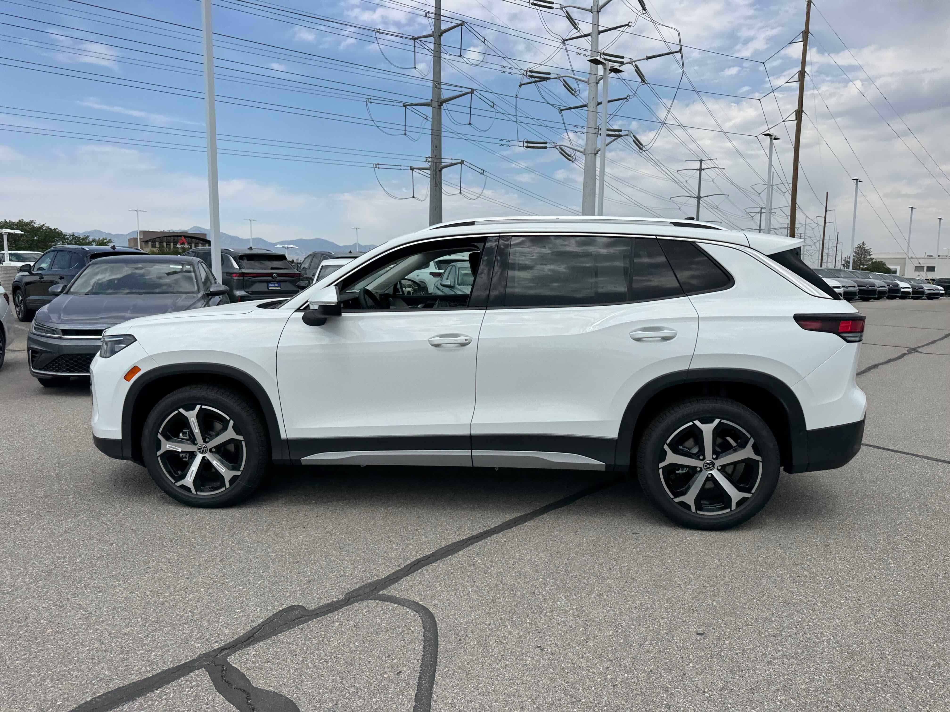 2025 Volkswagen Tiguan SE