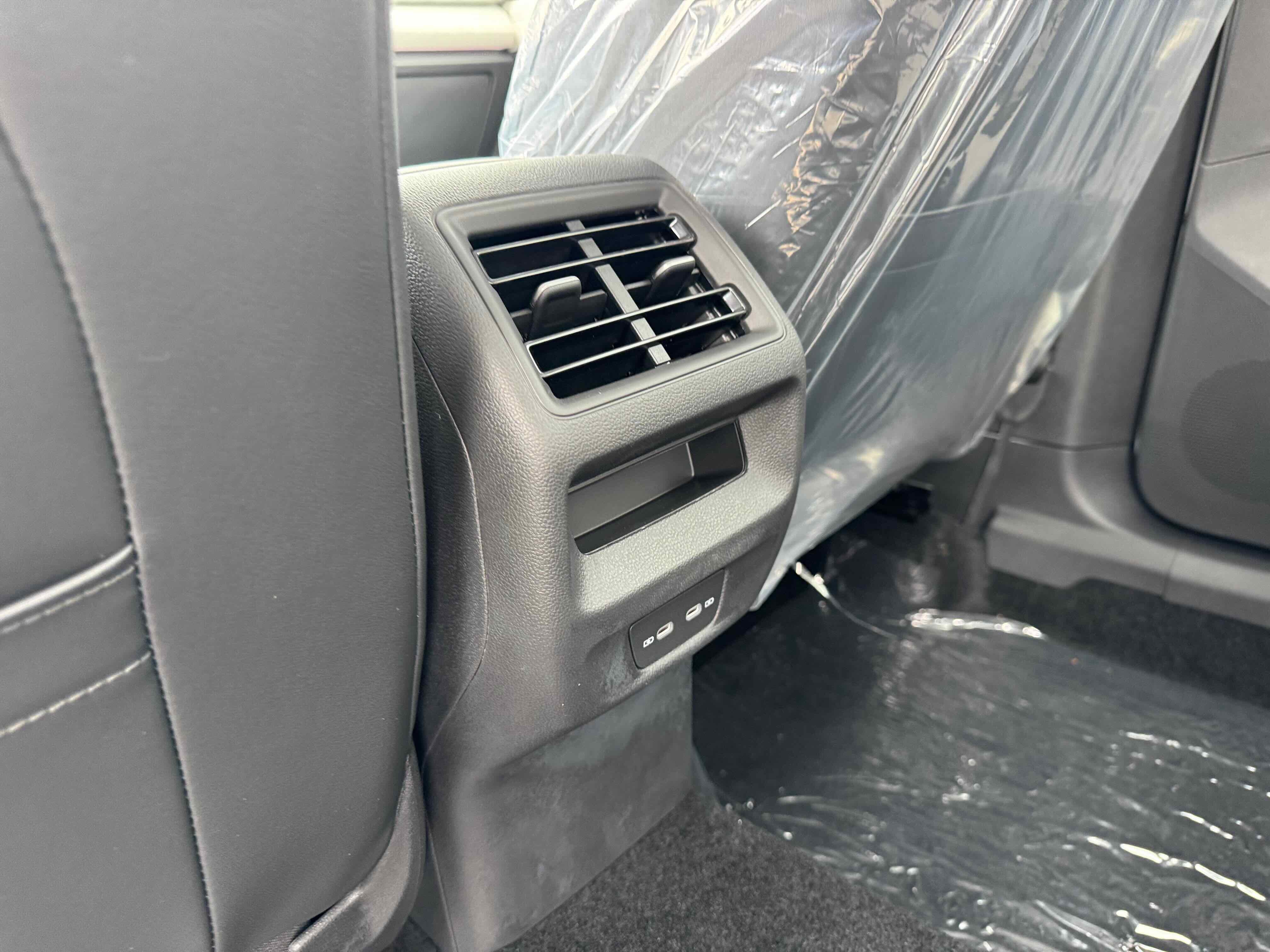 2025 Volkswagen Tiguan SE