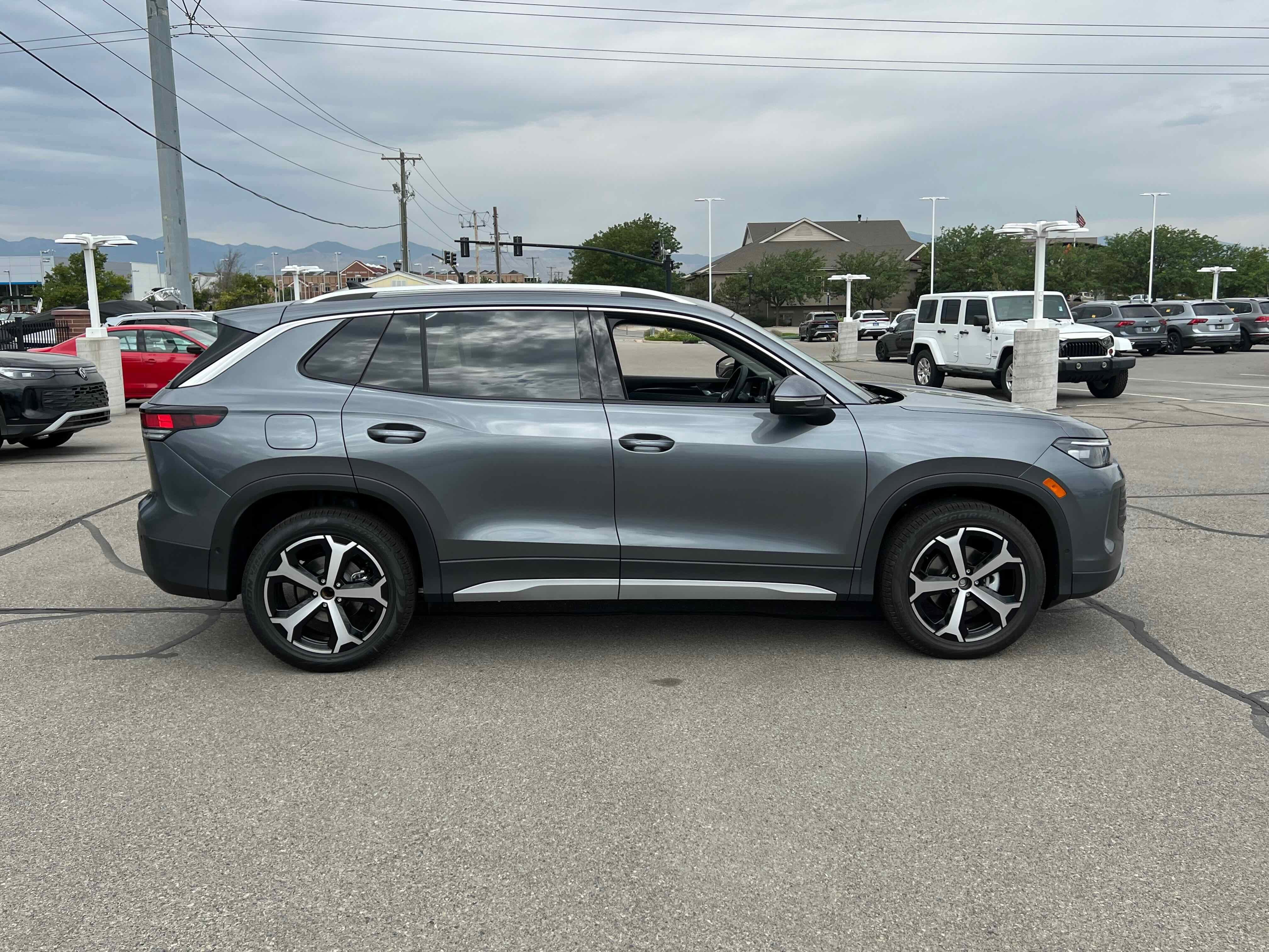 2025 Volkswagen Tiguan SE