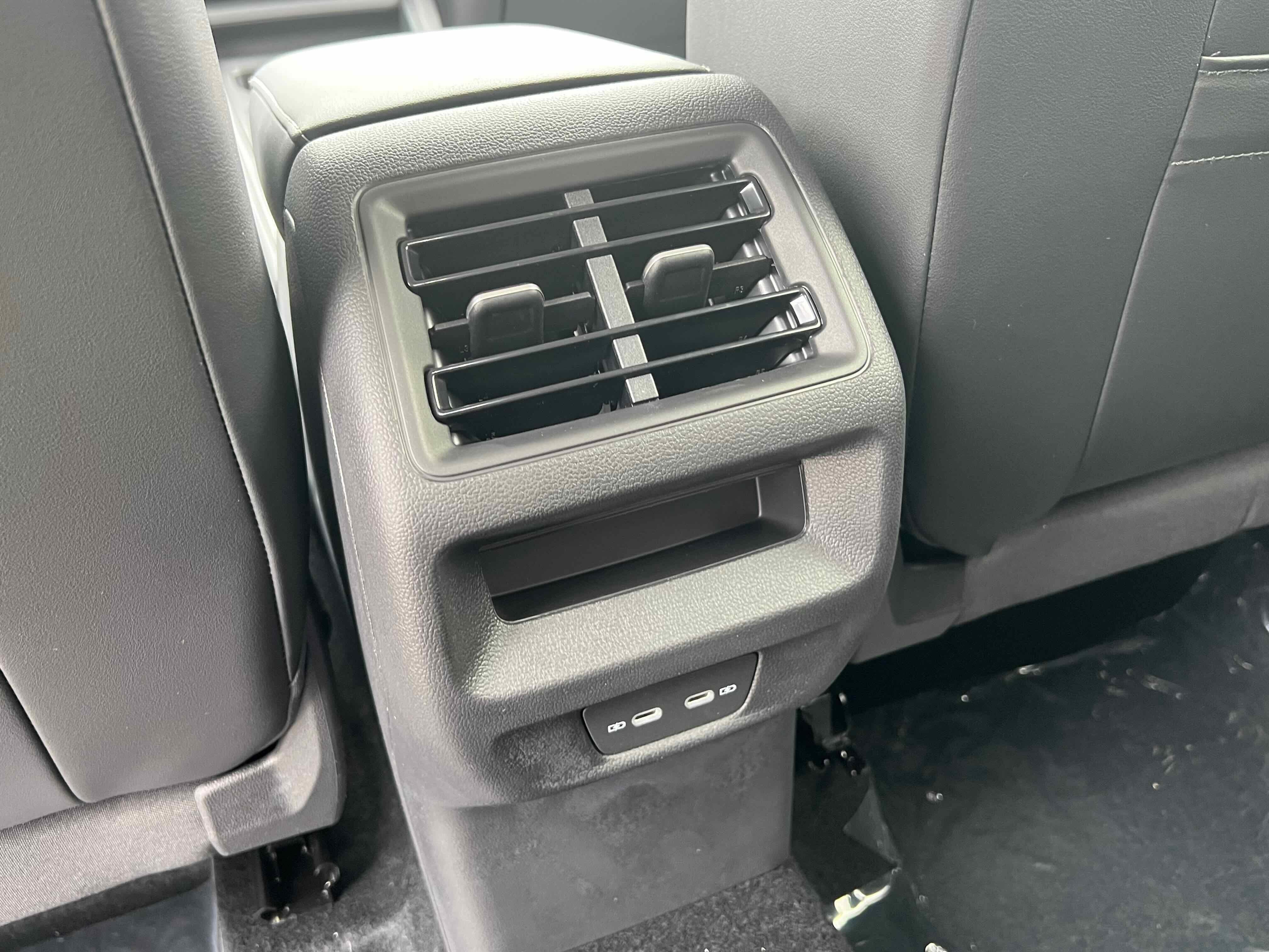 2025 Volkswagen Tiguan SE