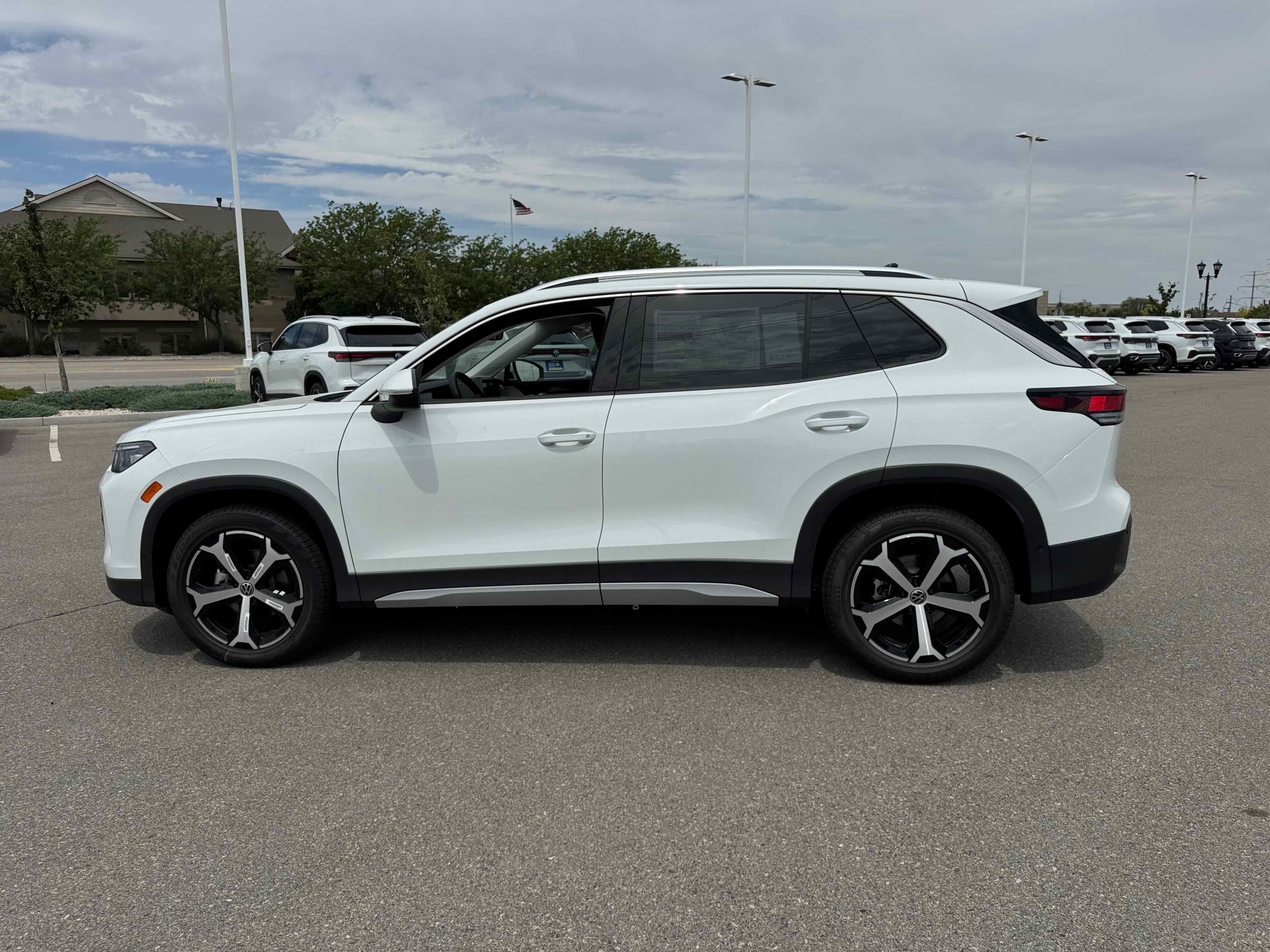 2025 Volkswagen Tiguan SE