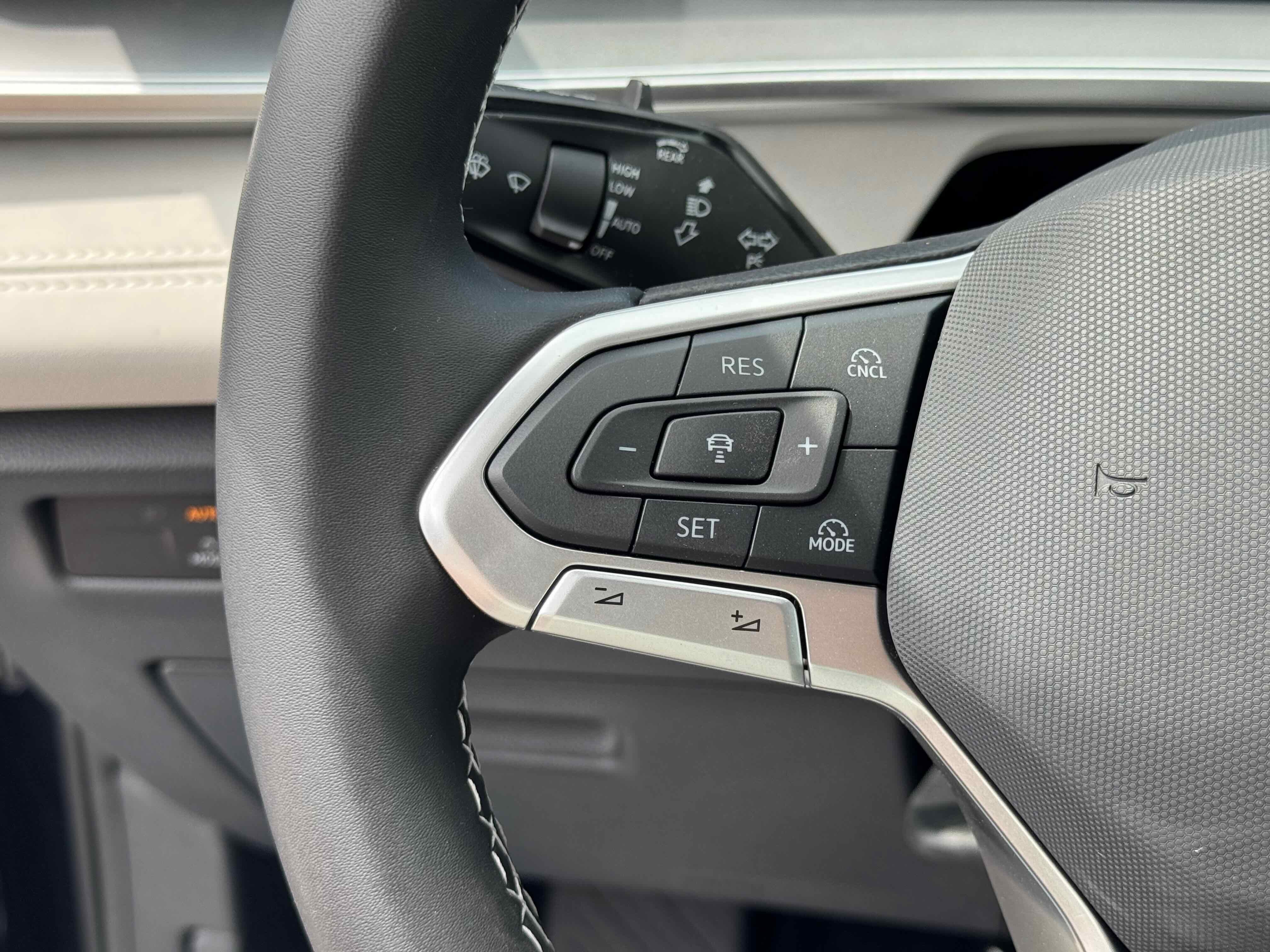 2025 Volkswagen Tiguan SE