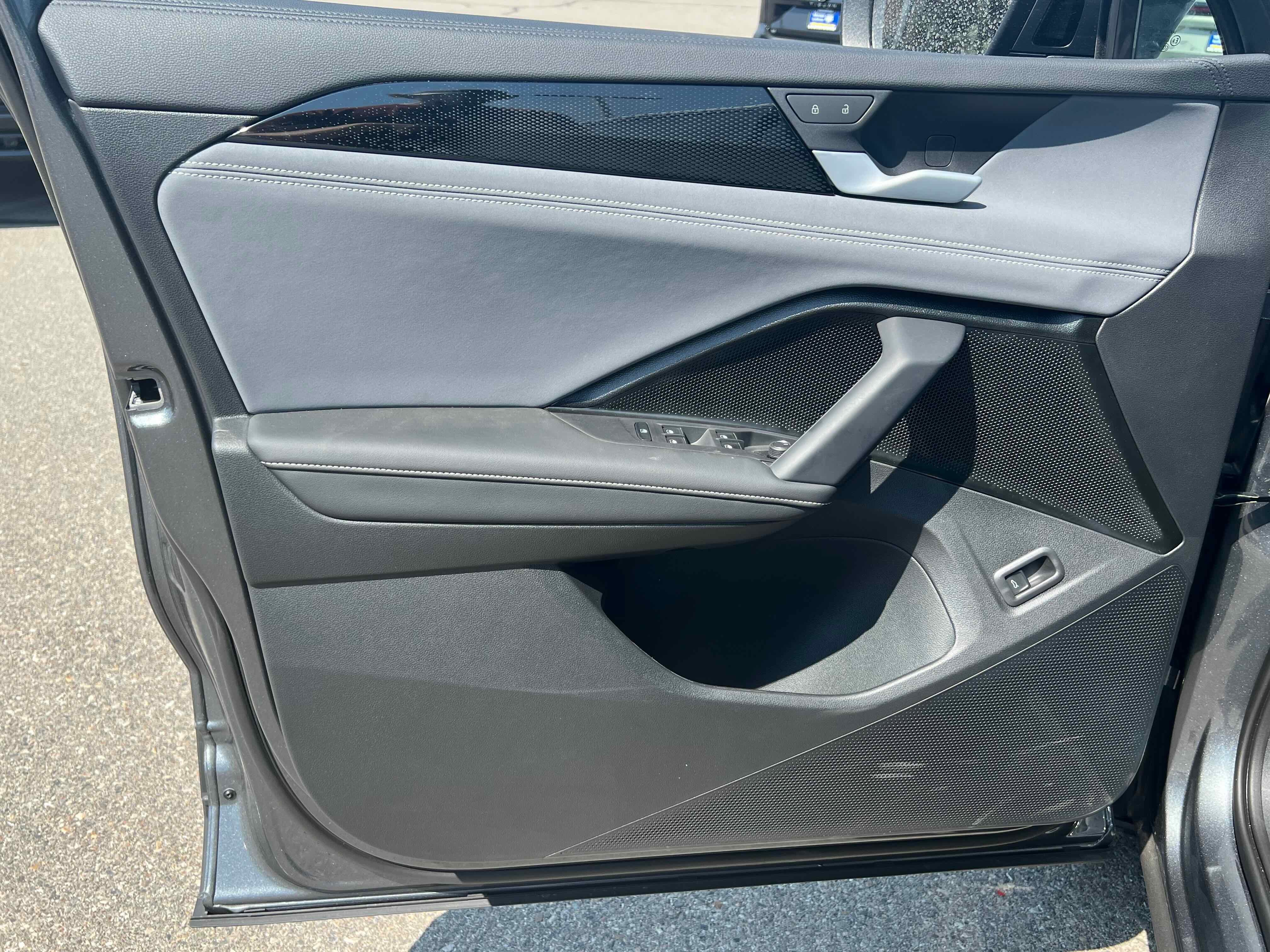 2025 Volkswagen Tiguan SE