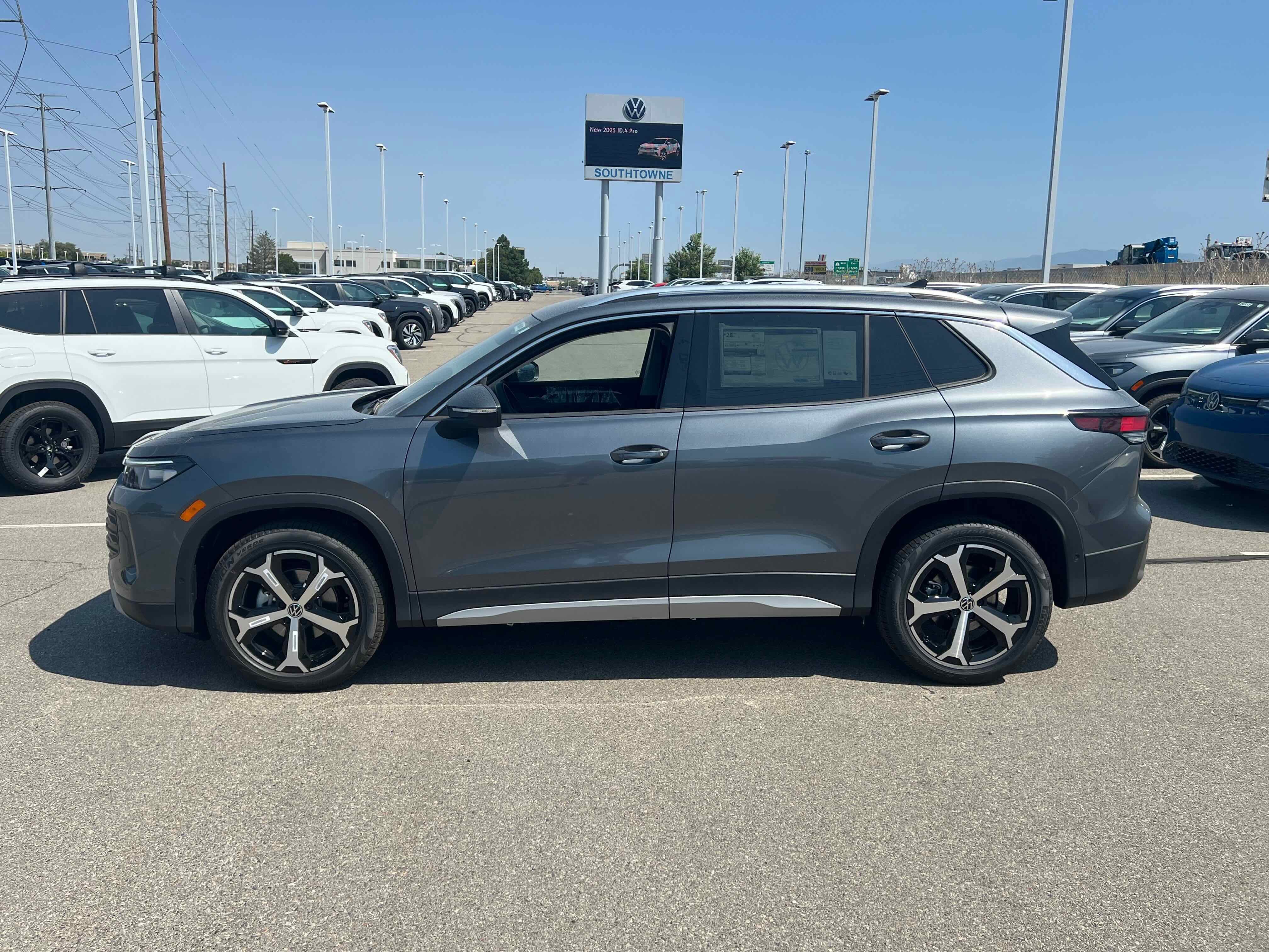 2025 Volkswagen Tiguan SE