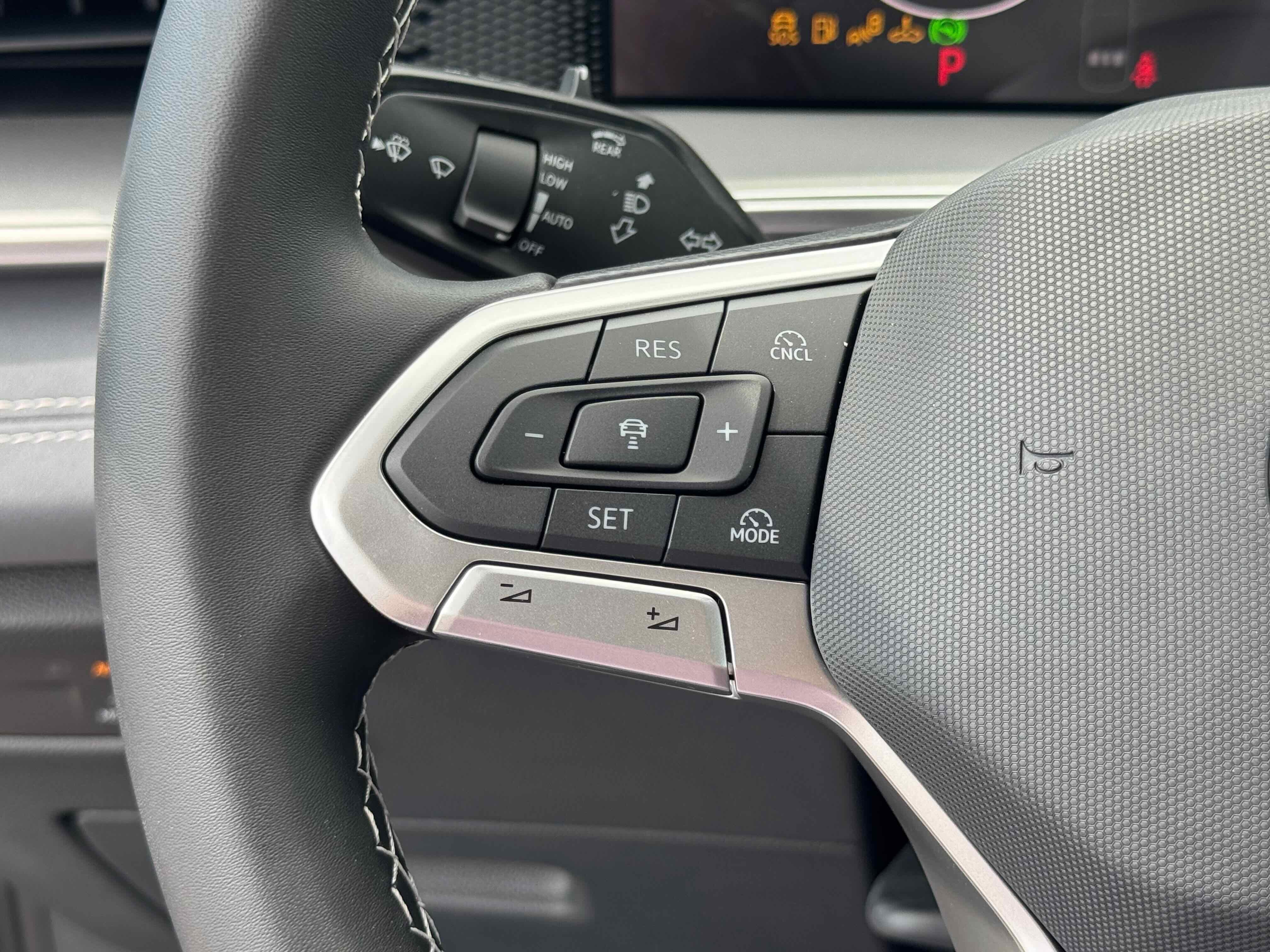 2025 Volkswagen Tiguan SE