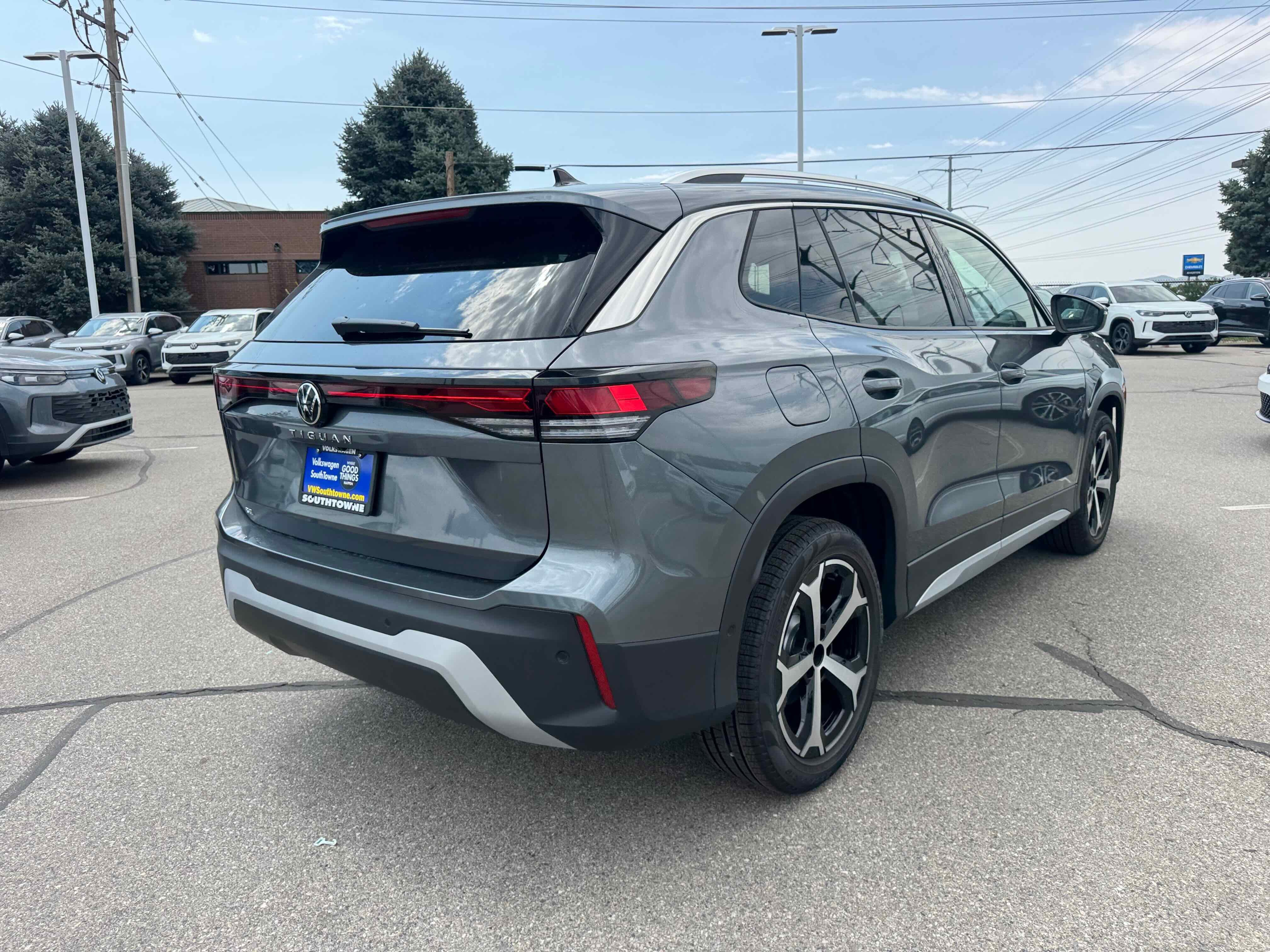 2025 Volkswagen Tiguan SE