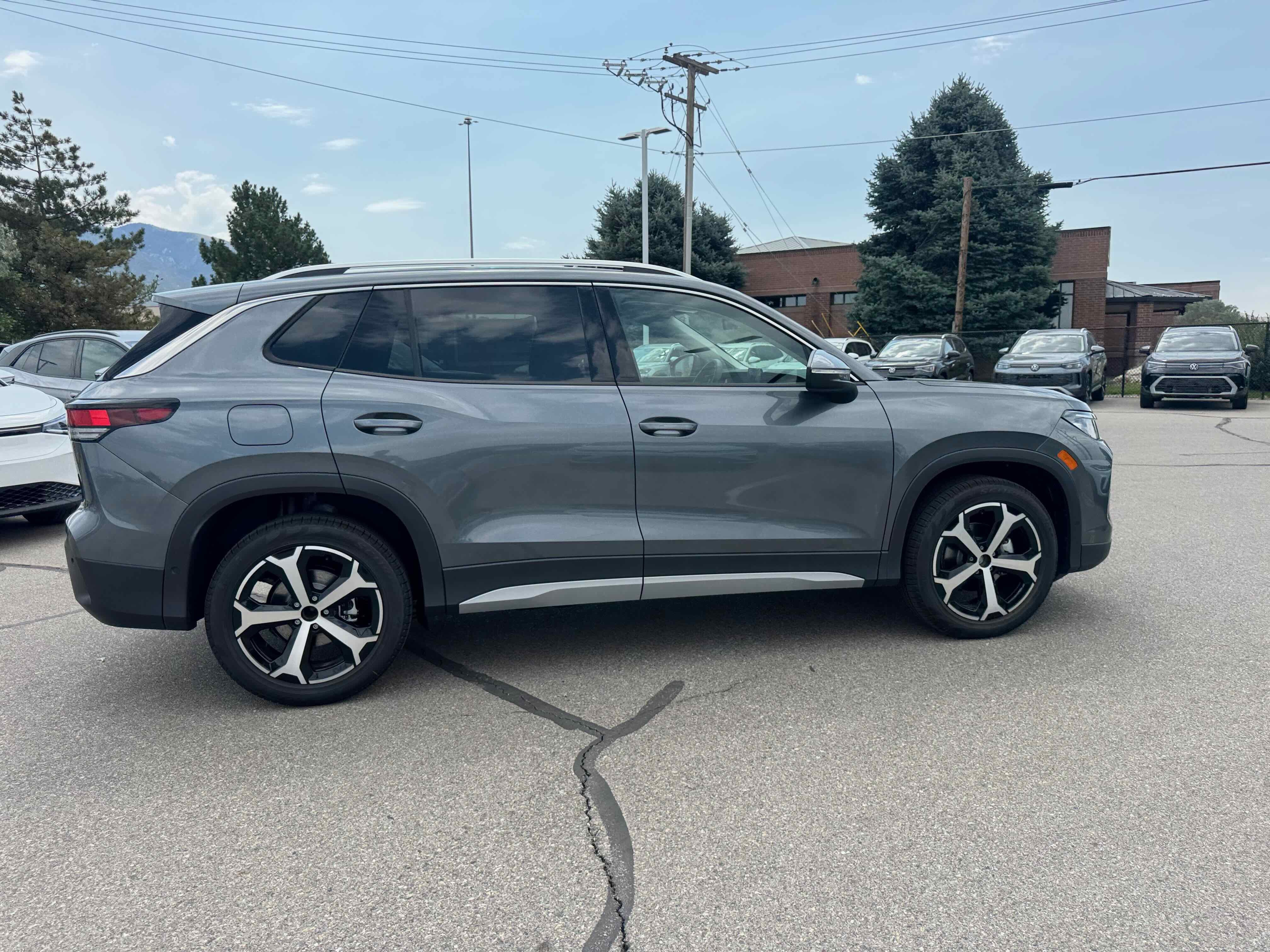 2025 Volkswagen Tiguan SE