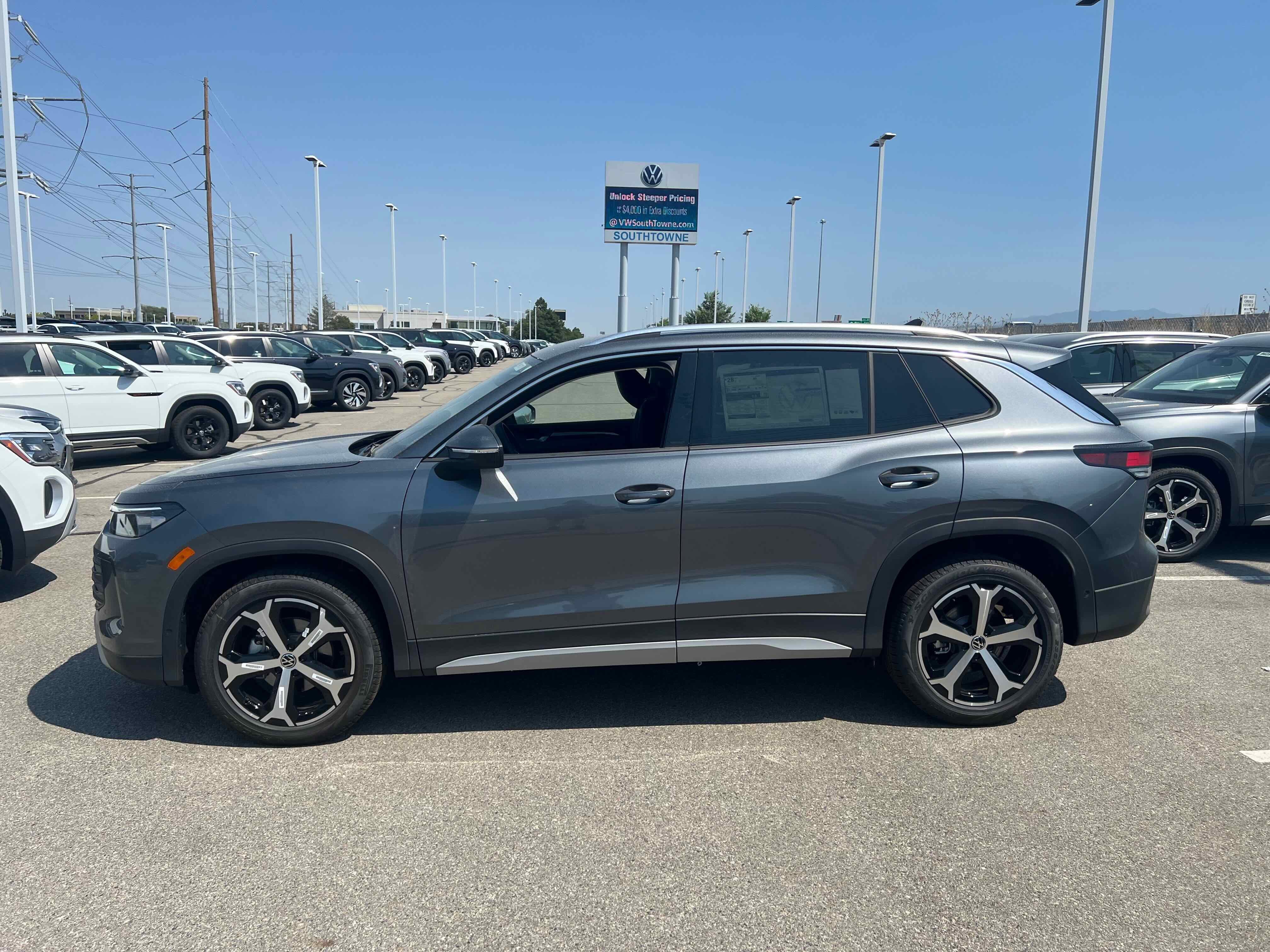 2025 Volkswagen Tiguan SE