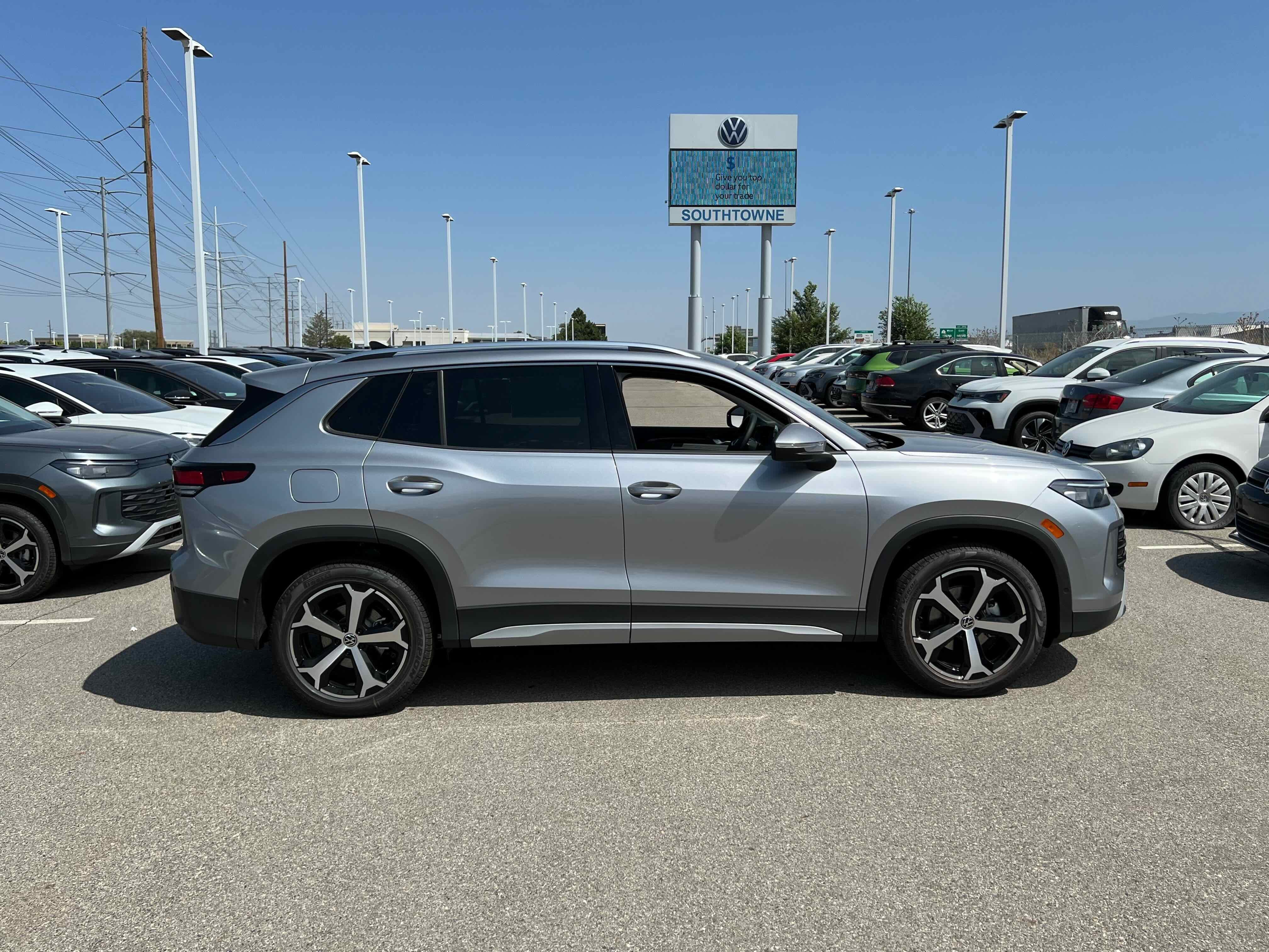 2025 Volkswagen Tiguan SE