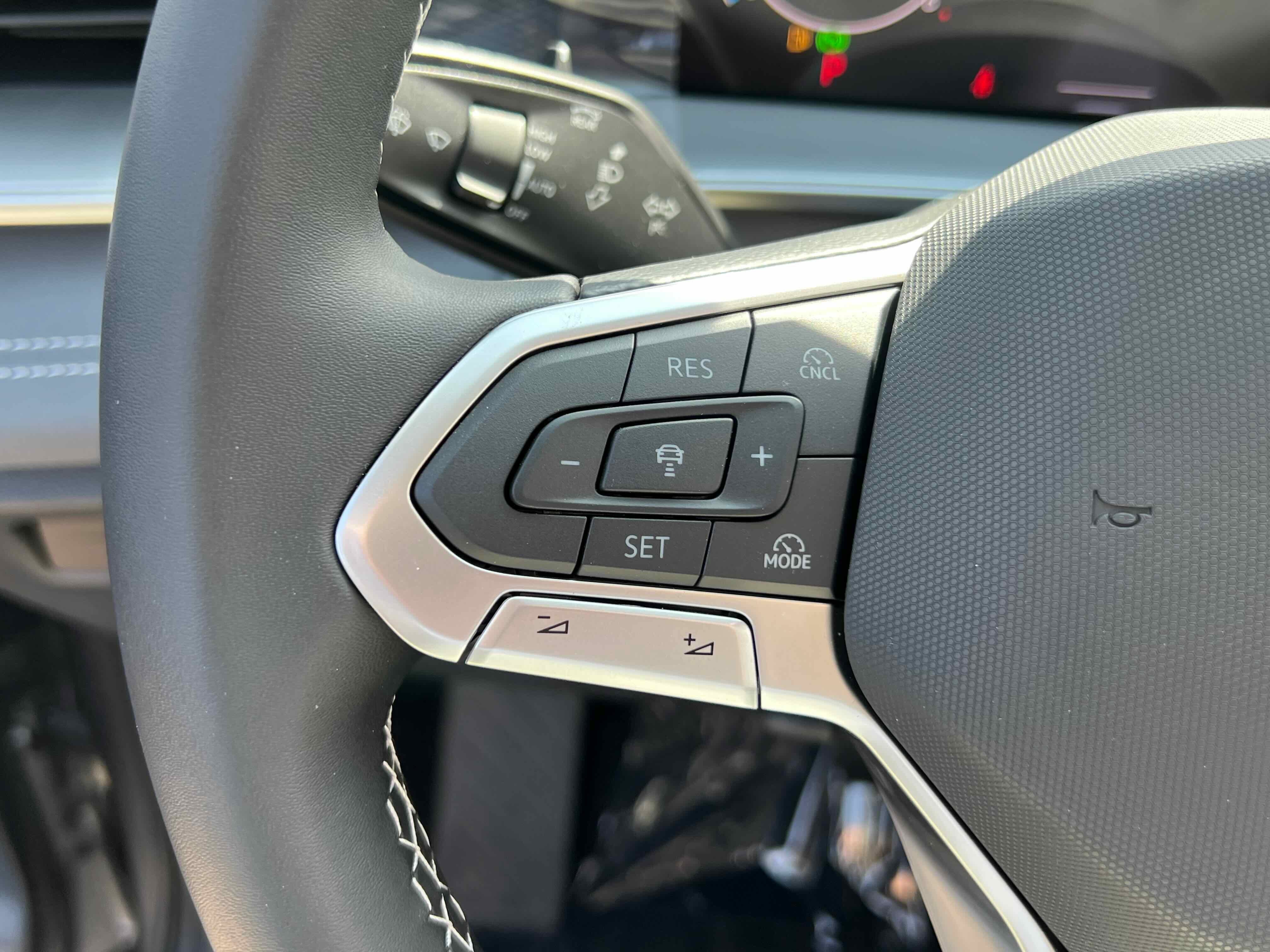 2025 Volkswagen Tiguan SE